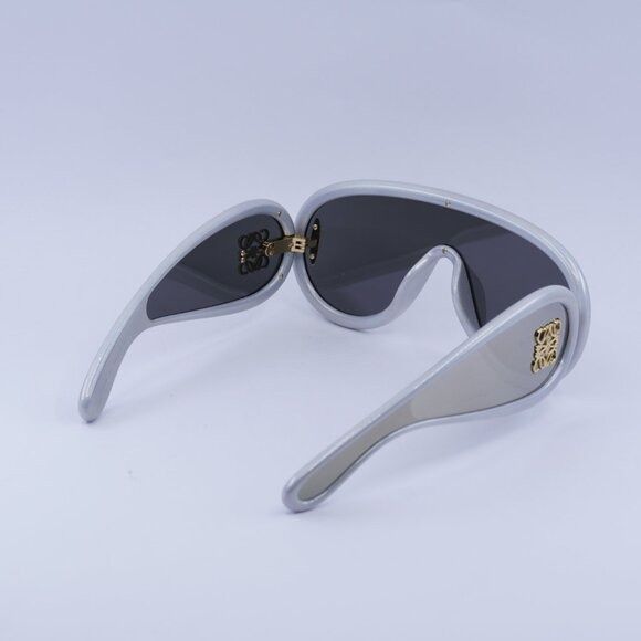 Loewe Loewe LW40108I 24C Sunglasses Light Grey/Gold Shield Frame Size ONE SIZE - 8 Thumbnail