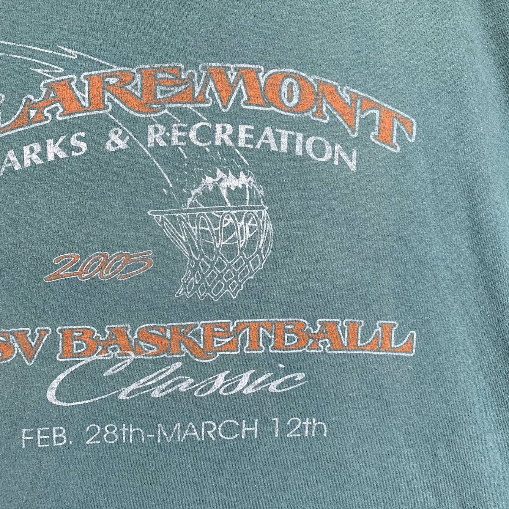 Gildan VINTAGE Gildan Men's XL T-Shirt Basketball Classic Parks & Recreation Y2K Green Cotton Slim Fit Size US XL / EU 56 / 4 - 7 Thumbnail