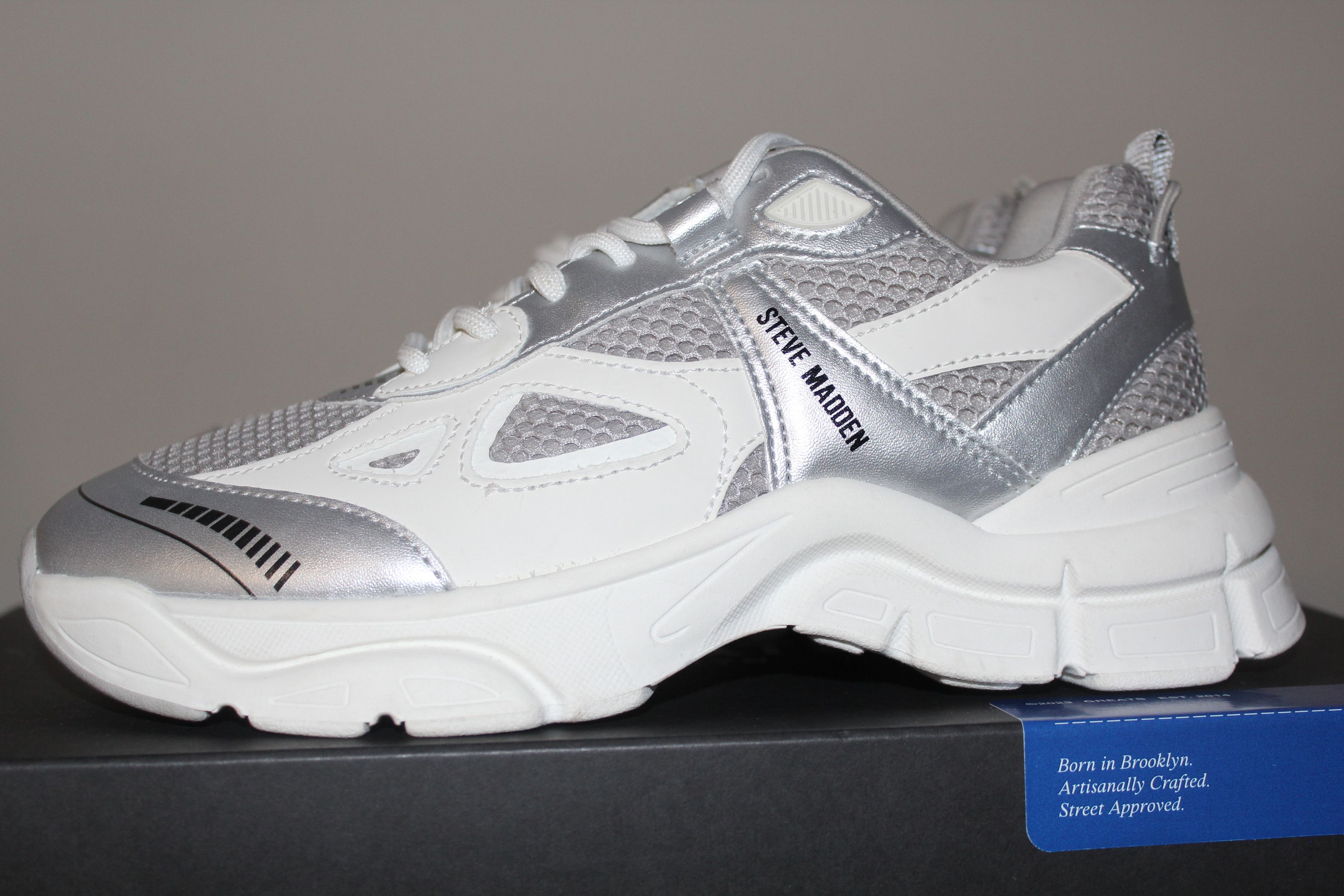 Steve Madden Steve Madden Clyde Size 7.5M 9W White/Silver Sneakers Size US 9 / IT 39 - 2 Thumbnail