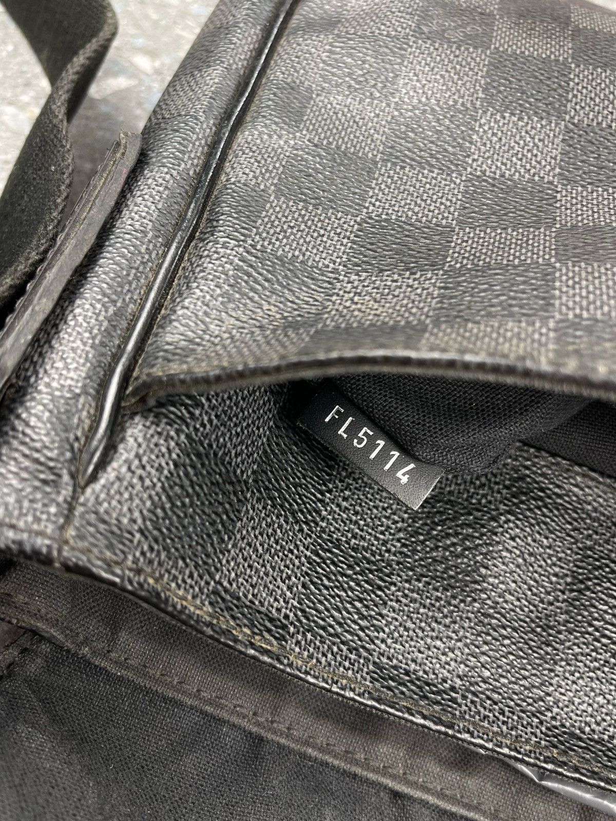 Louis Vuitton Luis Vuitton PM Graphite Messenger Bag / Black Size ONE SIZE - 18 Thumbnail