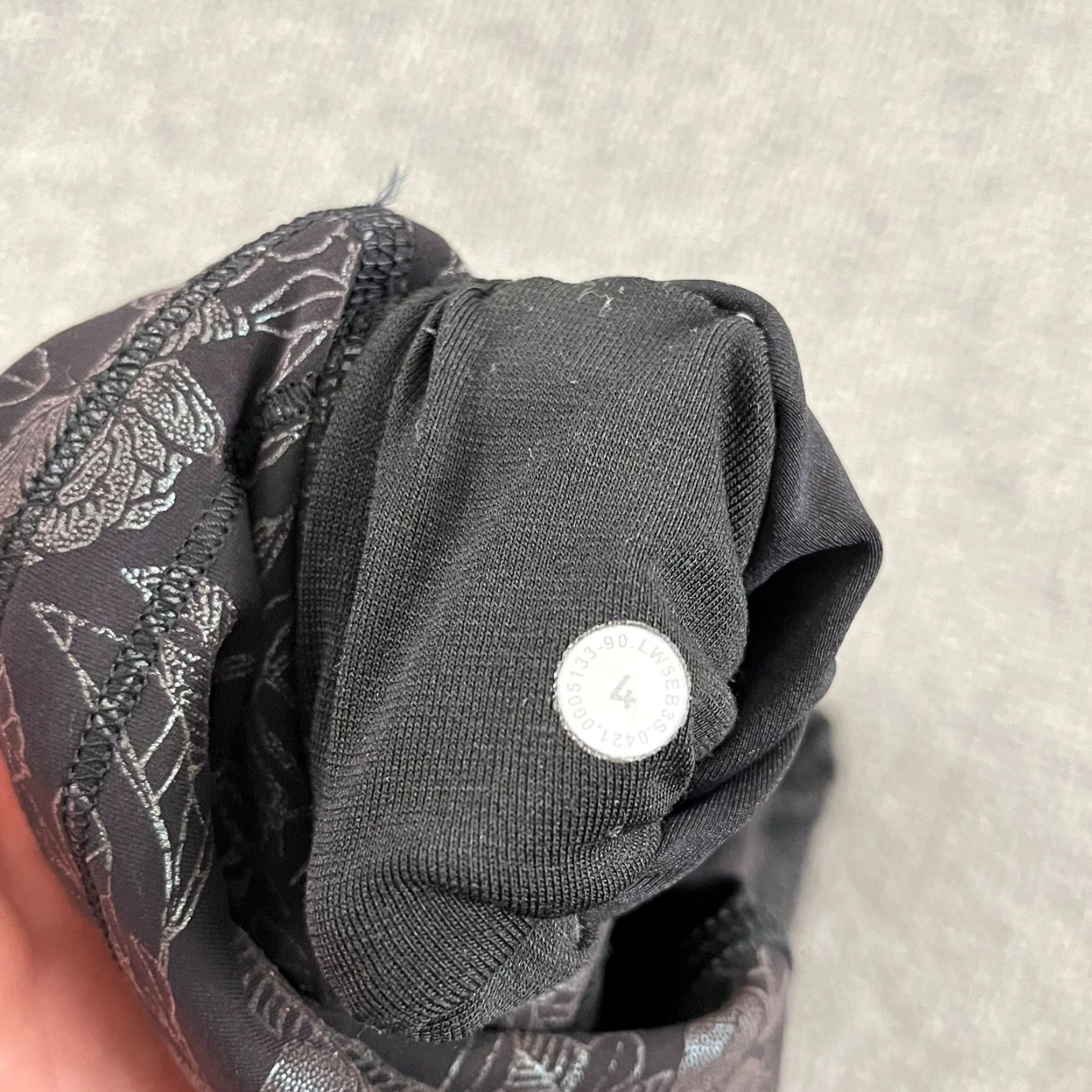 Lululemon LULULEMON Leggings Womens Size 4 High Rise Wunder Train Flourish Black Foil Yoga Size 27" / US 4 / IT 40 - 4 Thumbnail
