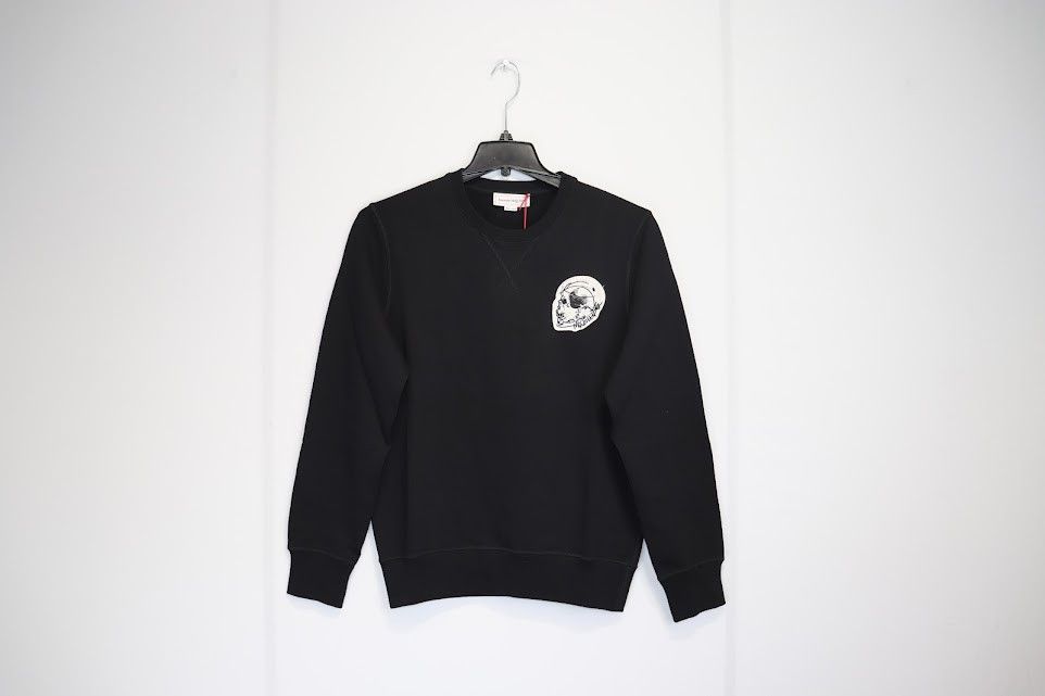image of Alexander Mcqueen O1Rshd1 Embroidered Logo Skull Sweater In Black, Men's (Size Medium)