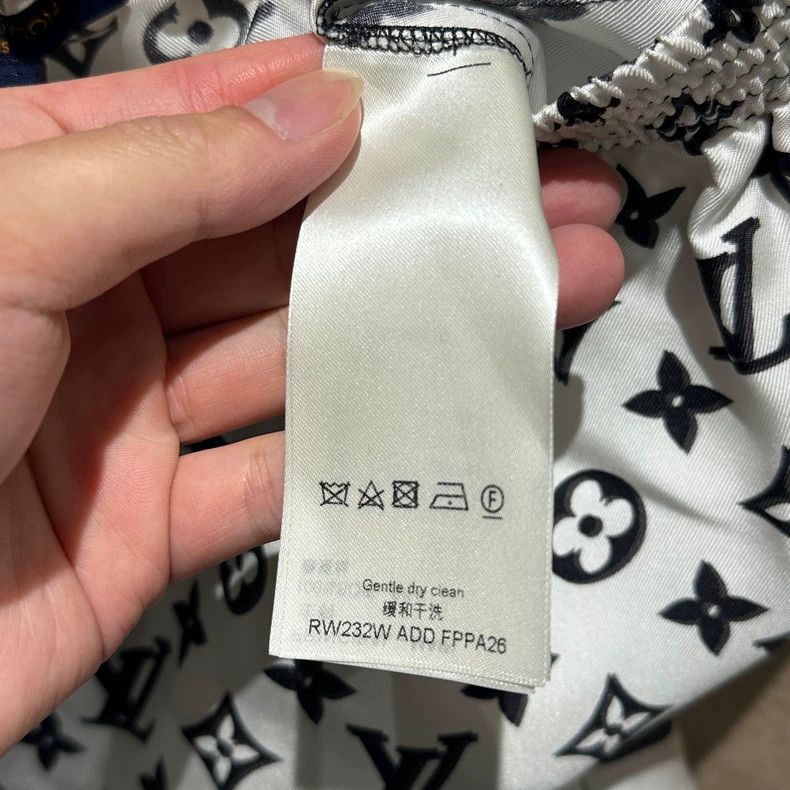 Louis Vuitton Louis Vuitton Black and white mulberry silk presbyopic pri Size US 36 / EU 52 - 6 Thumbnail