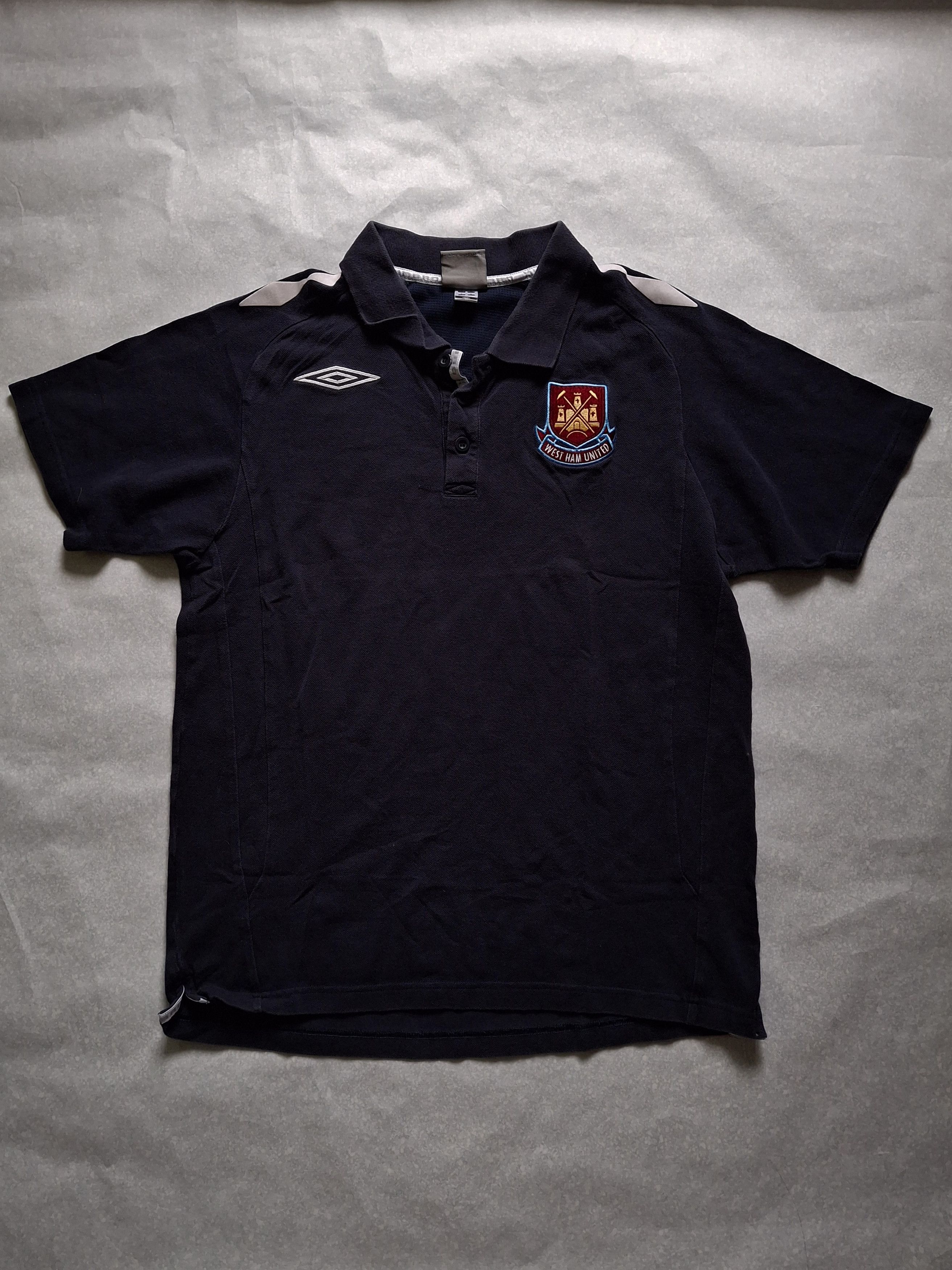 Umbro × Vintage WEST HAM UMBRO 08/09 FOOTBALL VINTAGE POLO SIZE (L) Size US L / EU 52-54 / 3 - 1 Thumbnail