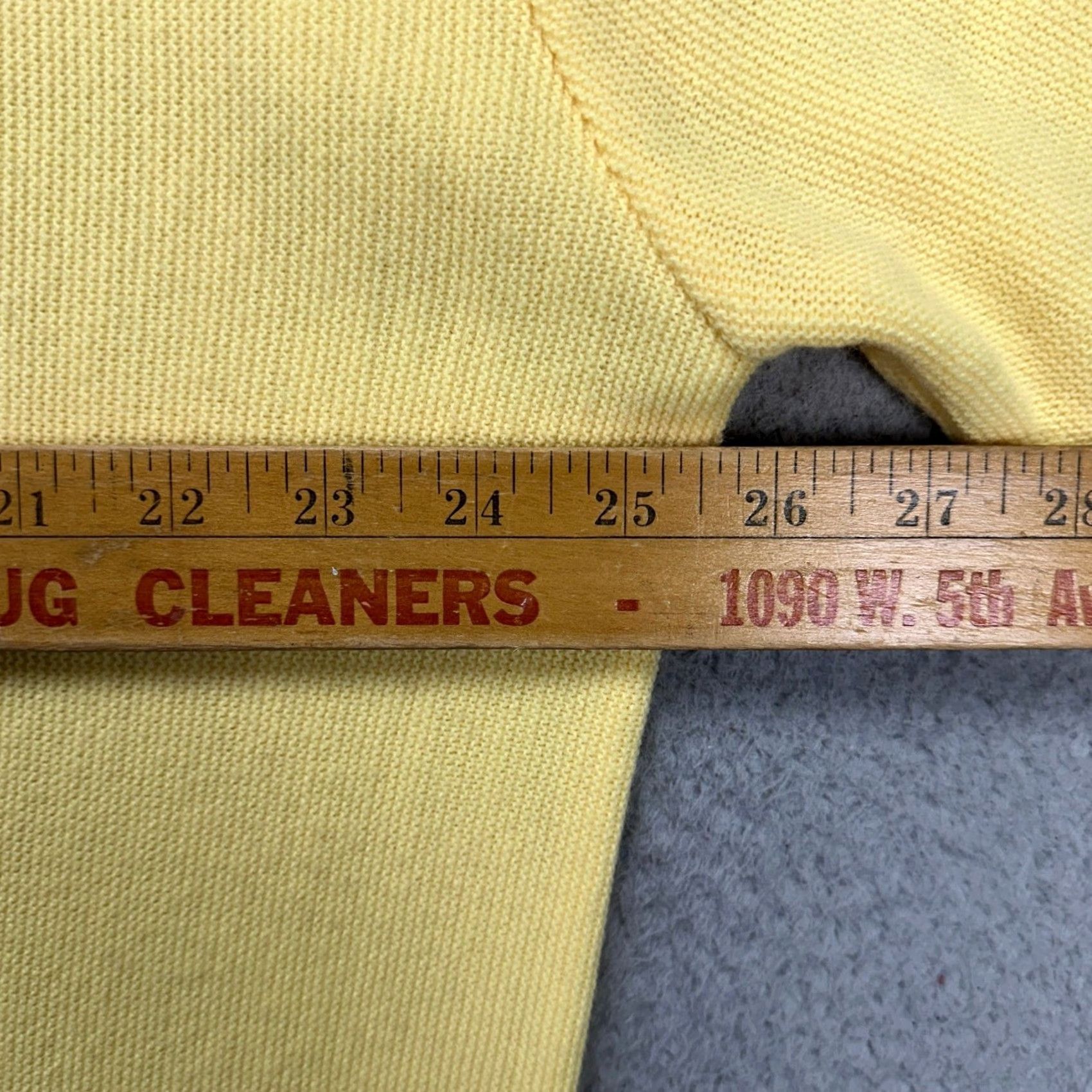 Izod VINTAGE Izod Sweater V-Neck Mens XL Yellow Pullover Long Sleeve Knit Pullover Breathsable 90s Preppy Men's Sweater Size US XL / EU 56 / 4 - 7 Thumbnail
