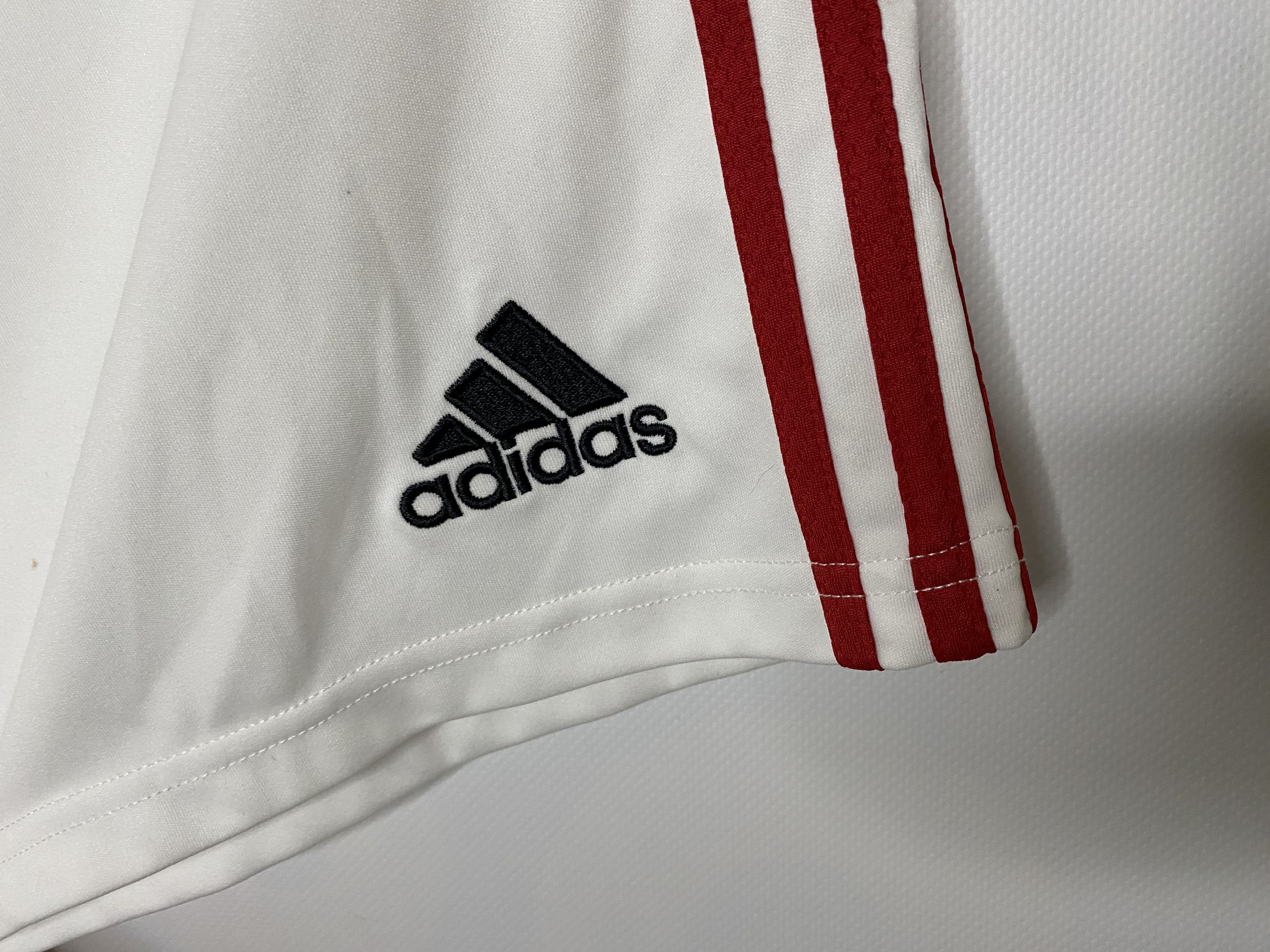 Adidas MANCHESTER UNITED 2019 2020 HOME FOOTBALL SOCCER SHORTS Size US 32 / EU 48 - 3 Thumbnail
