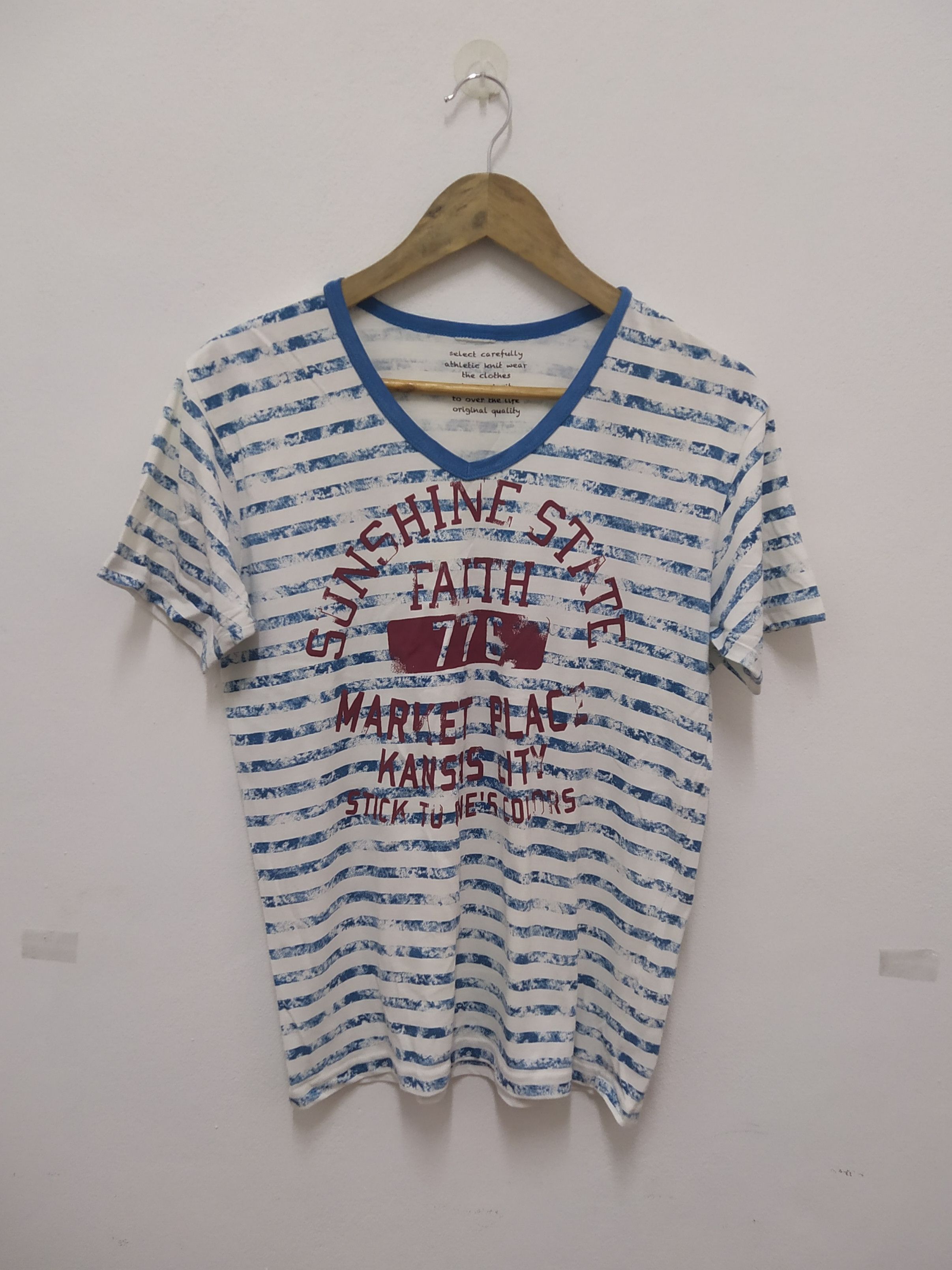 Vintage Sunshine State V Neck Tshirt Size US M / EU 48-50 / 2 - 1 Thumbnail