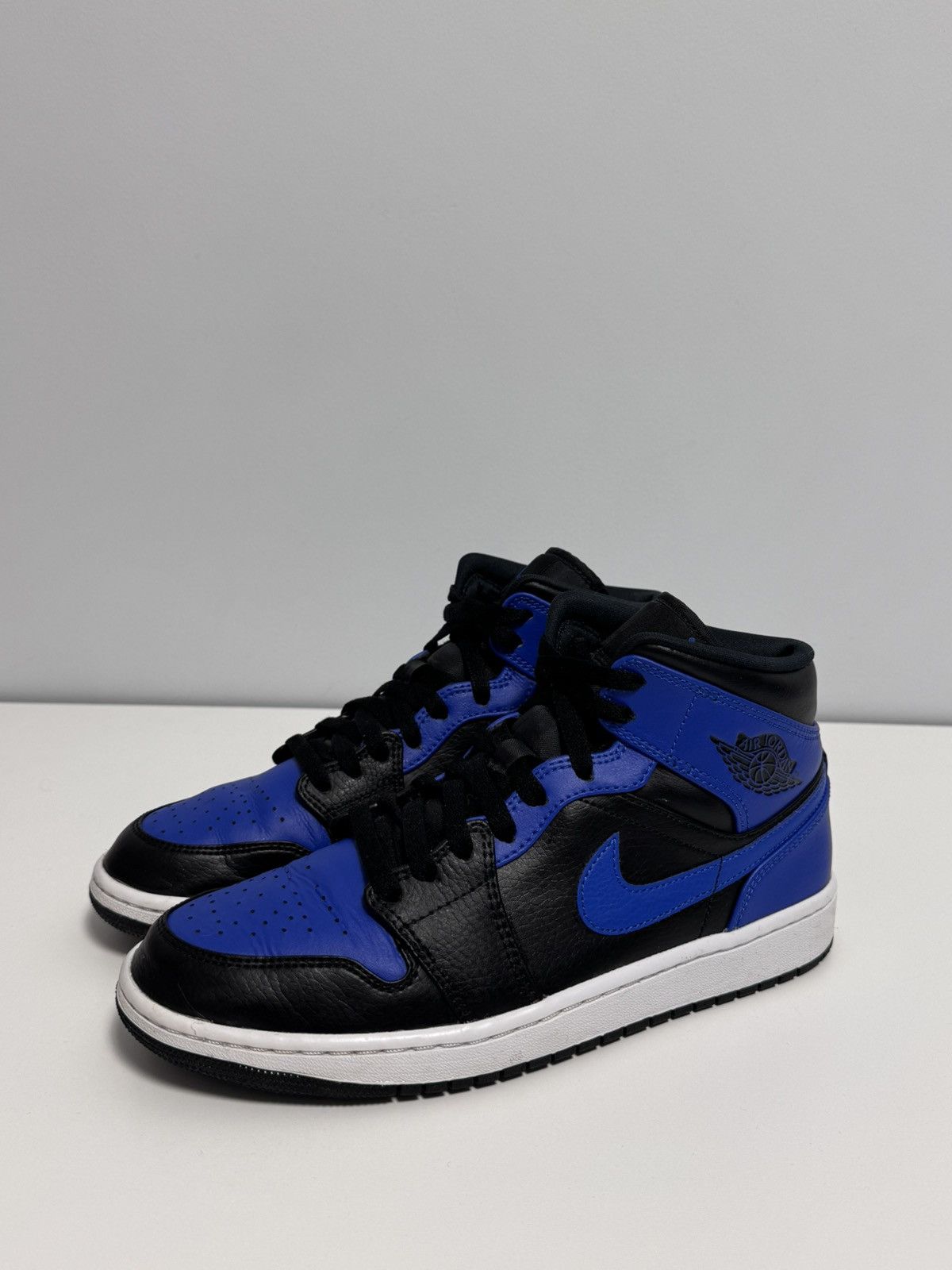 Jordan Brand Air Jordan 1 Mid Hyper Royal Size US 9 / EU 42 - 1 Thumbnail