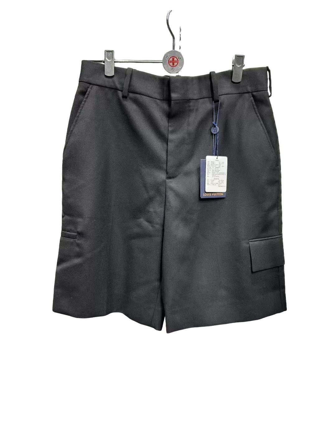 Louis Vuitton Louis Vuitton Metal Logo Cargo Shorts Size 34 Size US 34 / EU 50 - 1 Thumbnail
