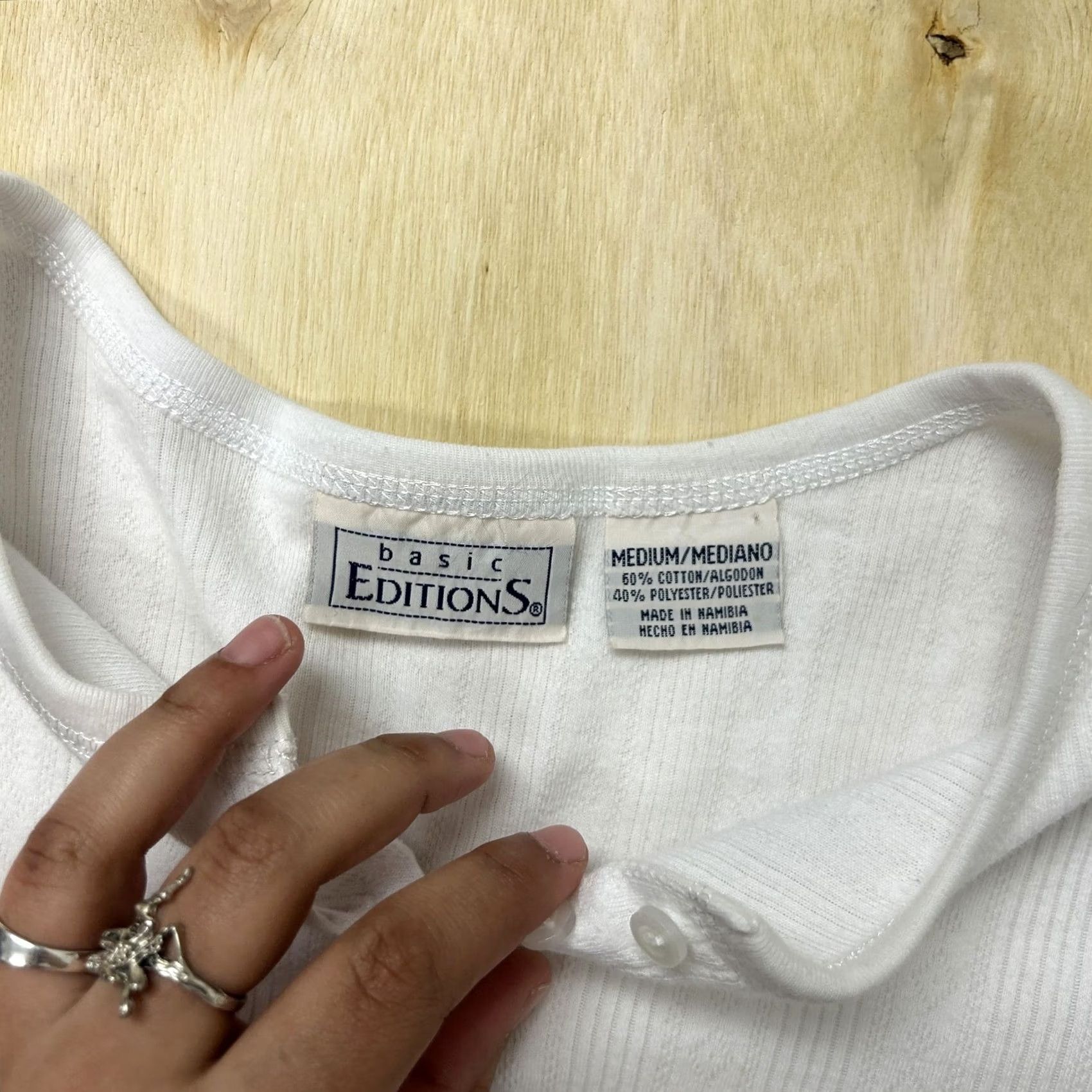 Basic Editions VINTAGE Basic Editions Shirt Womens Medium White Henley Rib Knit Short Top Size M / US 6-8 / IT 42-44 - 4 Thumbnail