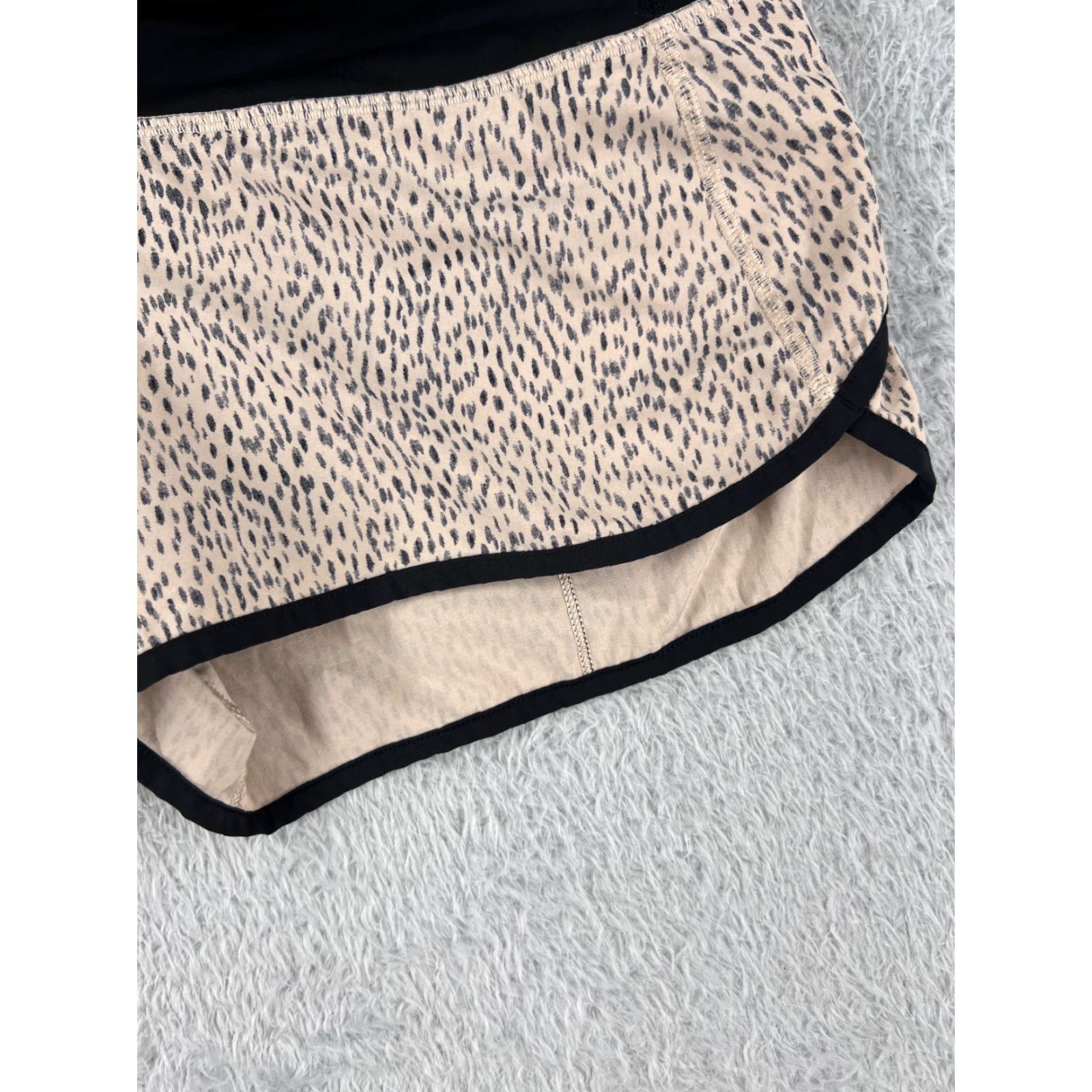 Lululemon Lululemon Shorts Women 6 Beige Tracker III 4-way Stretch Swift Ultra W6ADDS Shirt Size 28" / US 6 / IT 42 - 2 Thumbnail