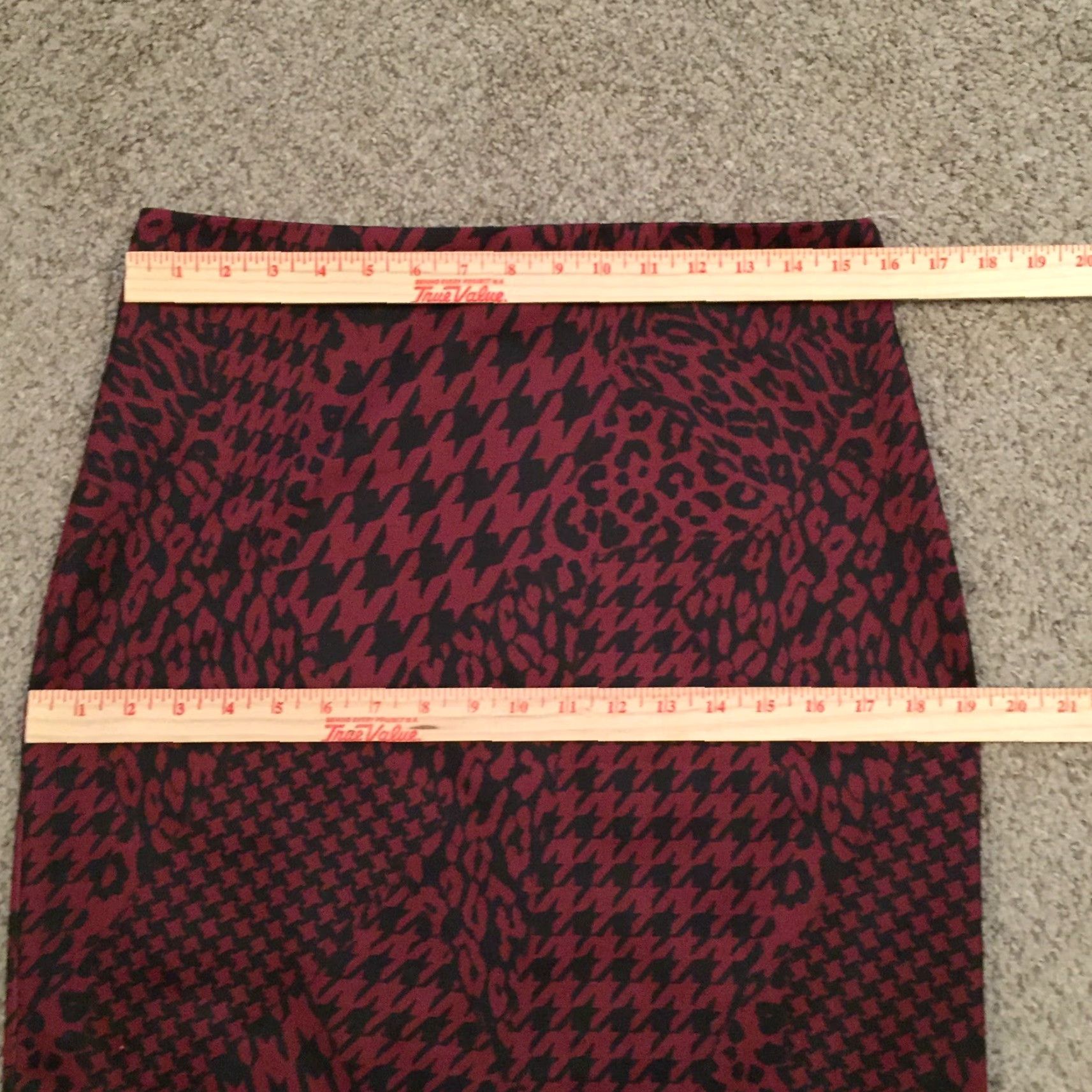 Vintage New York & Company Skirt M Red Animal Print Knee Length Pull Unlined Polyester Spandex Women Pencil Size 32" / US 10 / IT 46 - 3 Thumbnail