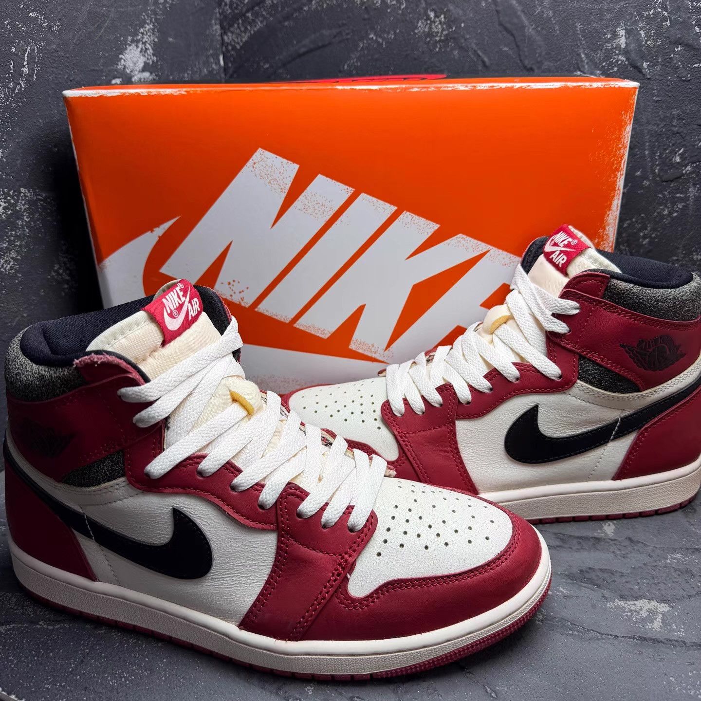 Nike Air Jordan 1 Chicago White Red Vintage & Oxidized Q10 Size US 9.5 / EU 42-43 - 3 Thumbnail