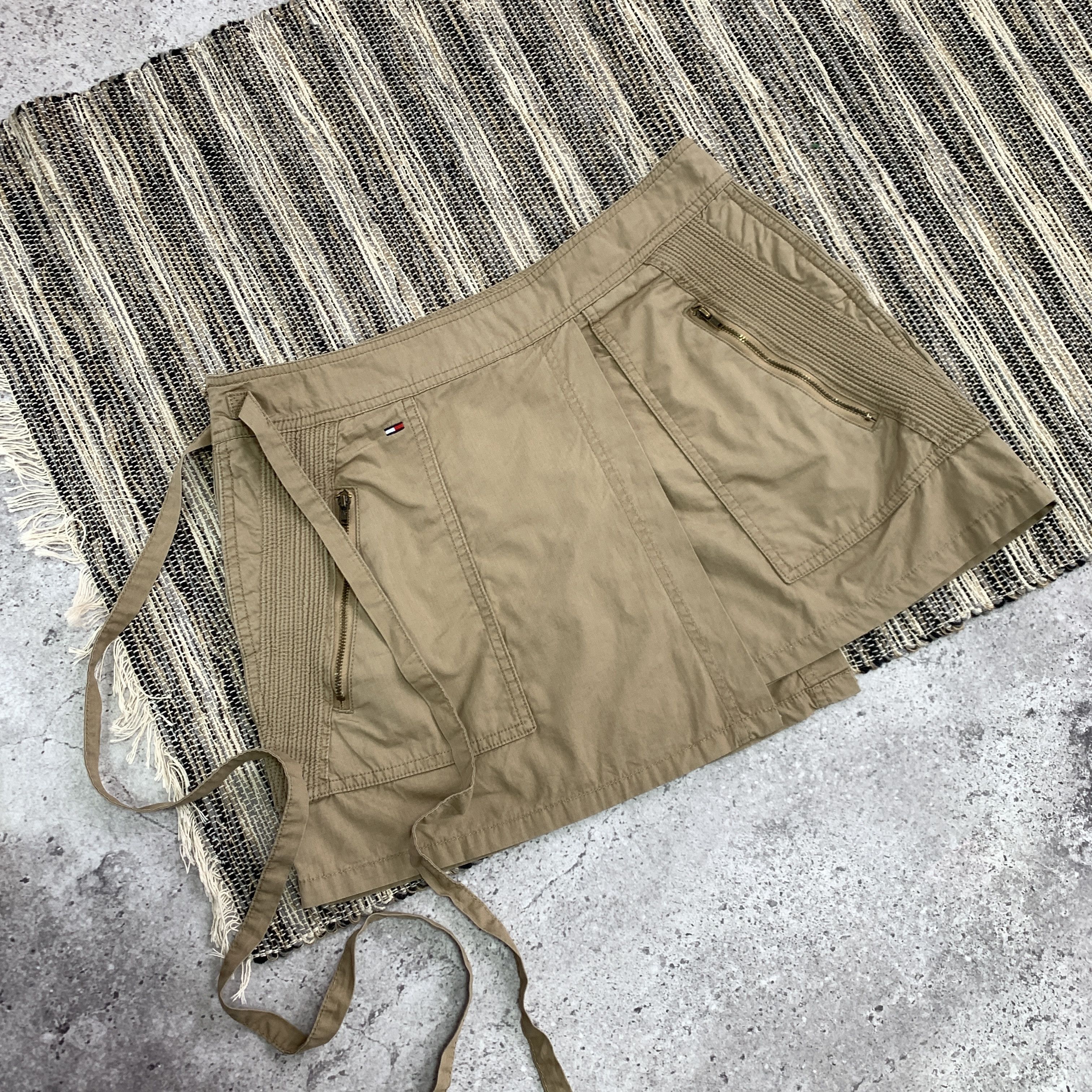 Tommy Hilfiger Vintage Tommy Hilfiger Denim Y2K Beige Women's Mini Skirt Size 27" / US 4 / IT 40 - 3 Thumbnail