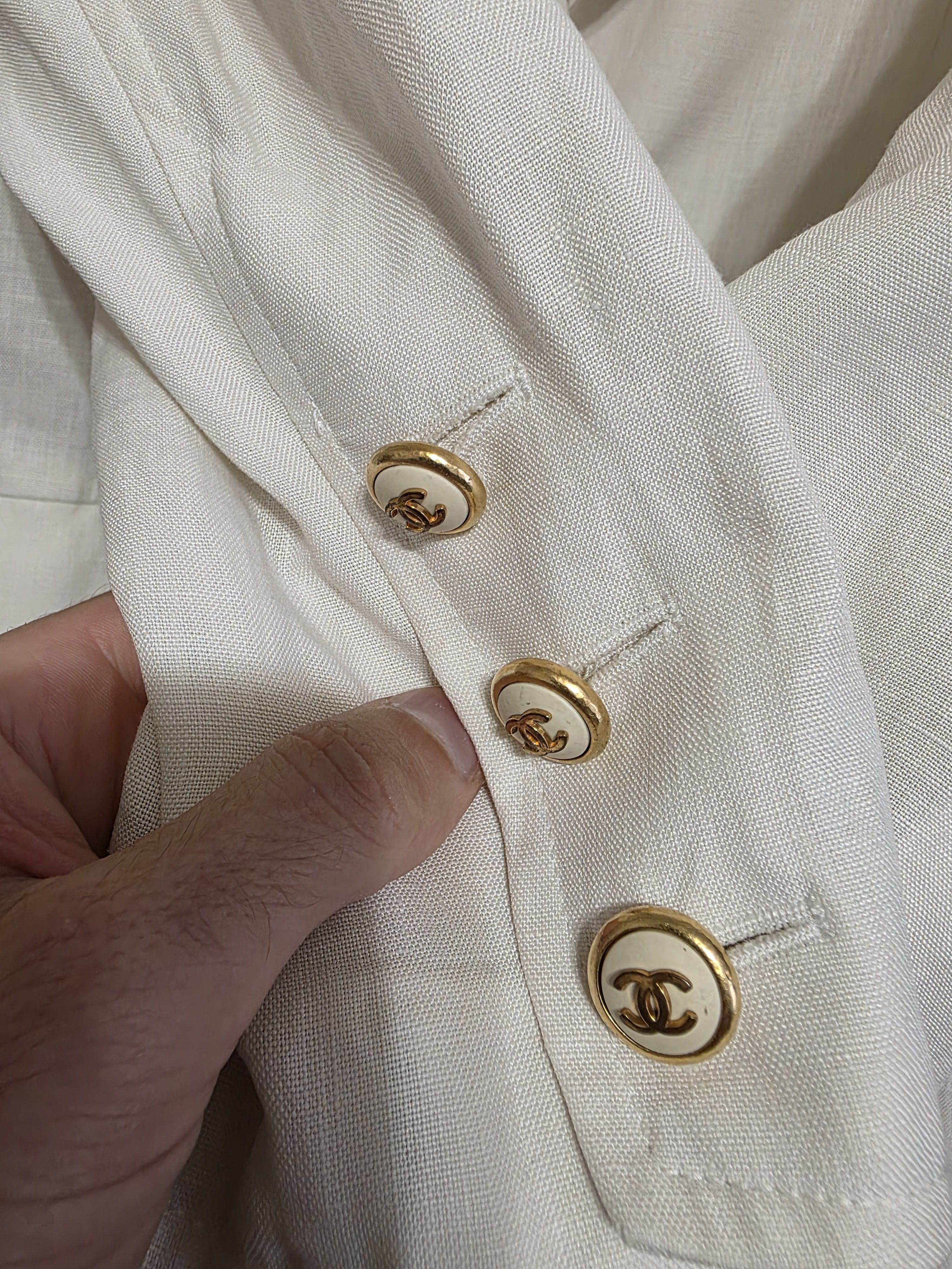 Chanel Vintage90s Chanel Boutique Linen Blazer with Gold CC Buttons Size L / US 10 / IT 46 - 6 Thumbnail