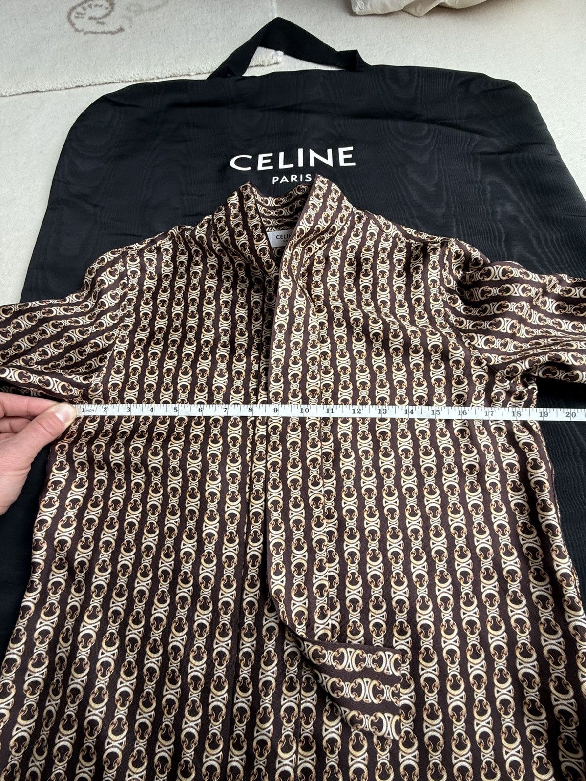Celine FW24 $1.8k Celine Triomphe silk bow tie shirt Hedi Slimane Size US S / EU 44-46 / 1 - 6 Thumbnail