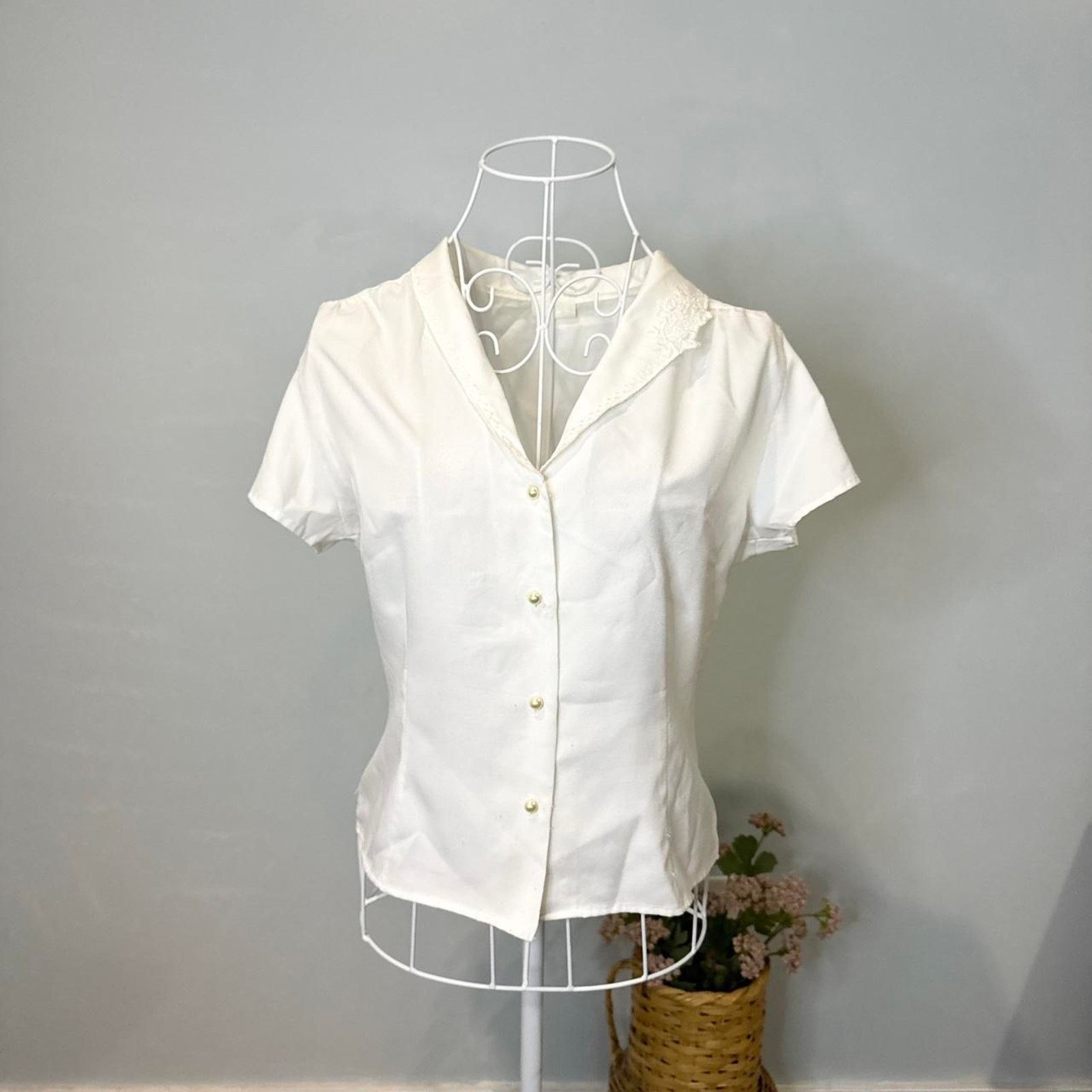 Other vintage white Edwardian/victorian-style button-up blouse Size S / US 4 / IT 40 - 1 Thumbnail