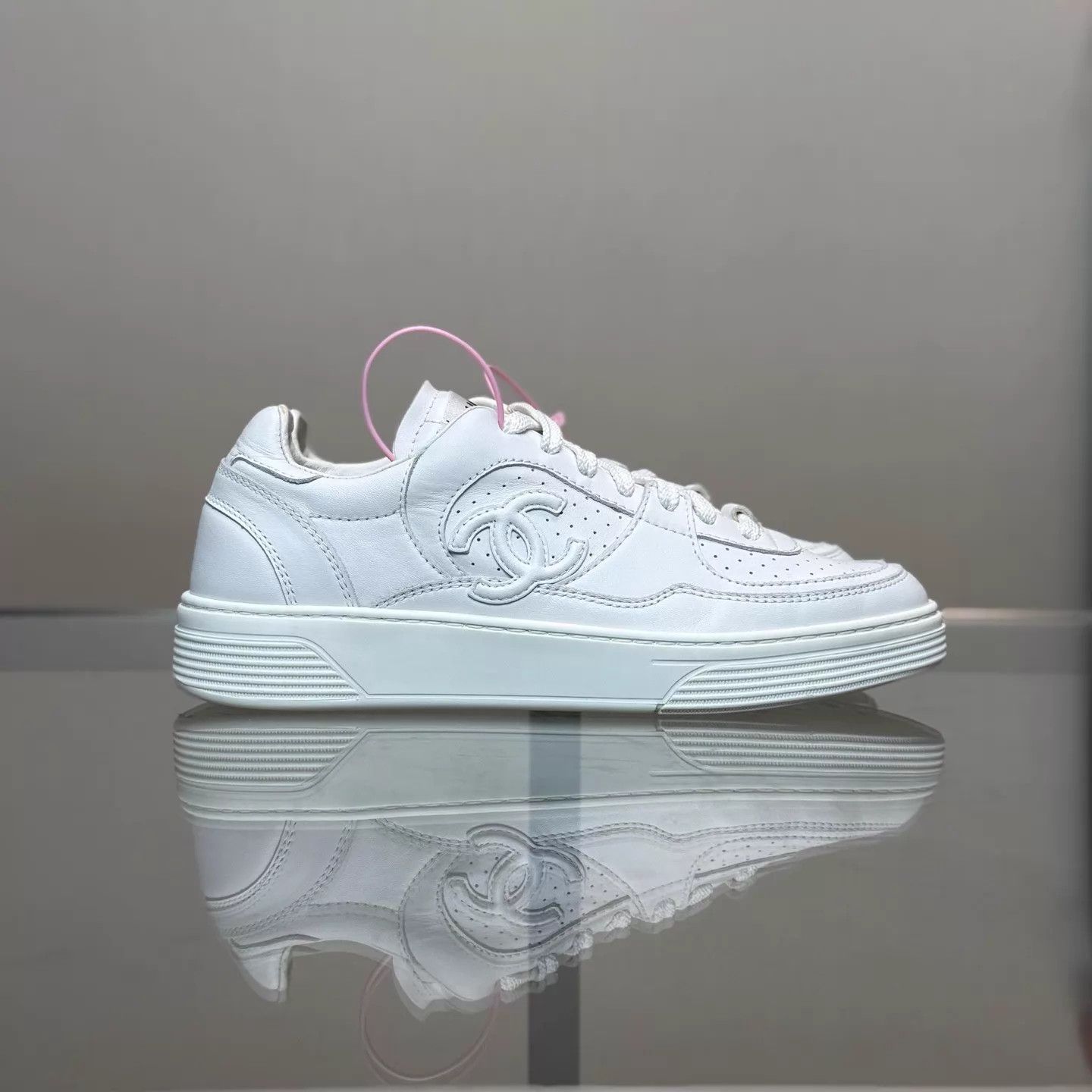 Chanel Chanel 23A CC logo white sneakers EU36.5 99 Size US 6 / IT 36 - 3 Thumbnail