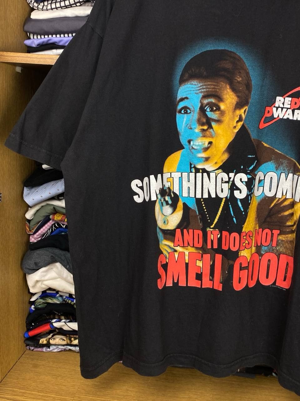 Vintage Vintage Red Dwarf 1994 "Something Coming" Graphic Tee Size US XL / EU 56 / 4 - 6 Thumbnail