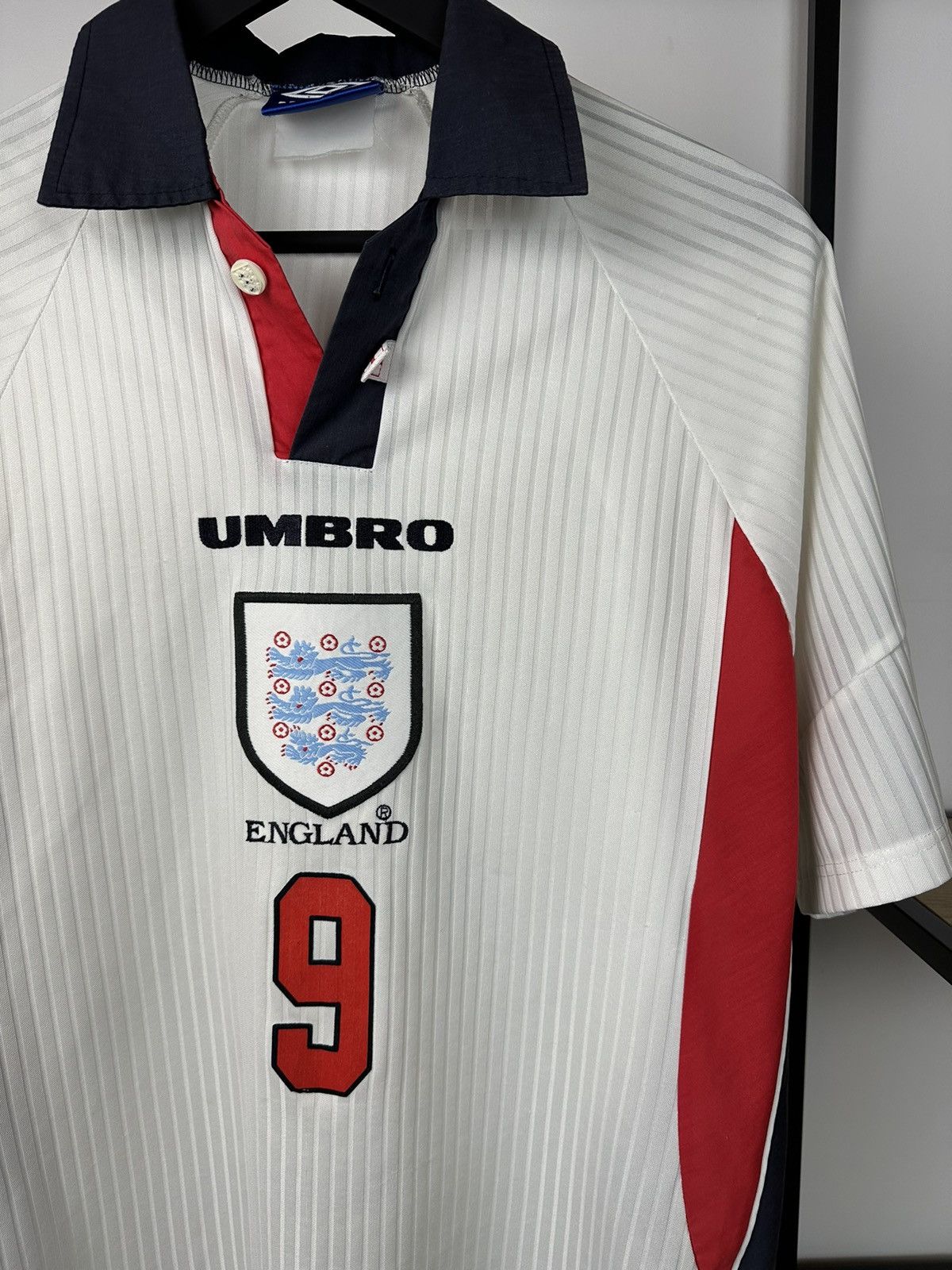 Umbro Vintage 1997-1999 England Umbro #9 Shearer Jersey Home Kit L Size US L / EU 52-54 / 3 - 4 Thumbnail