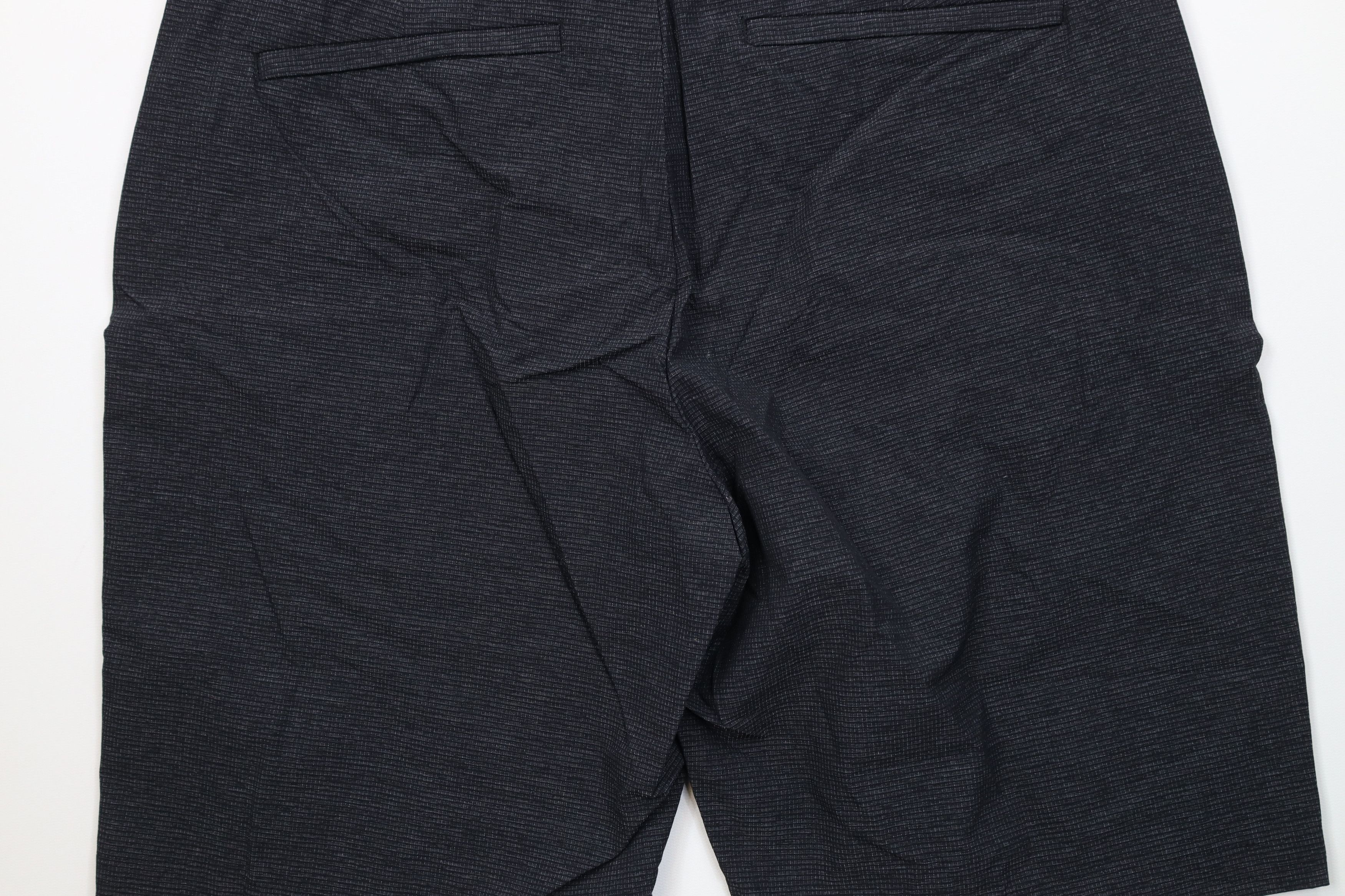 Tommy Bahama Tommy Bahama Golfing Golf Chino Shorts Charcoal Gray Plaid Size US 34 / EU 50 - 10 Thumbnail