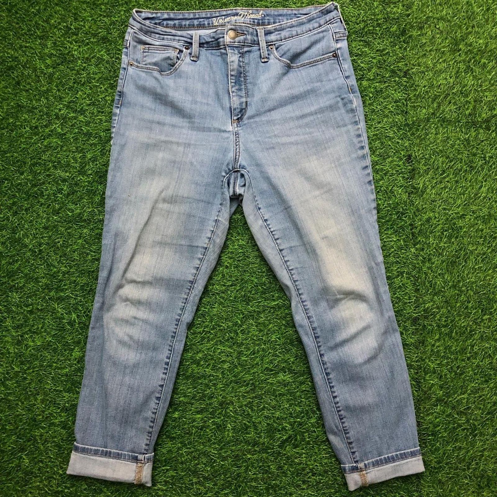 Other Women's Light Wash Universal Thread Cuffed Capri Denim Size 34" / US 12 / IT 48 - 2 Thumbnail