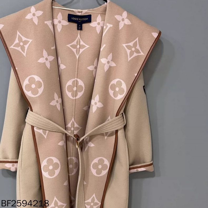 Louis Vuitton Louis Vuitton Monogram Bathrobe Coat- Size M / US 6-8 / IT 42-44 - 2 Thumbnail