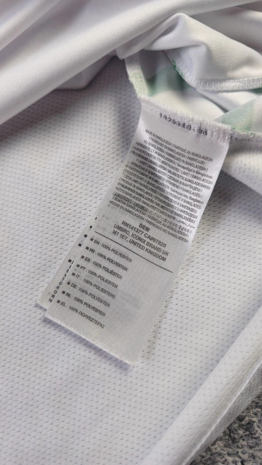 Umbro Umbro Ireland Away Jersey L 16-18 Football Kit FLAWED Size US L / EU 52-54 / 3 - 8 Thumbnail