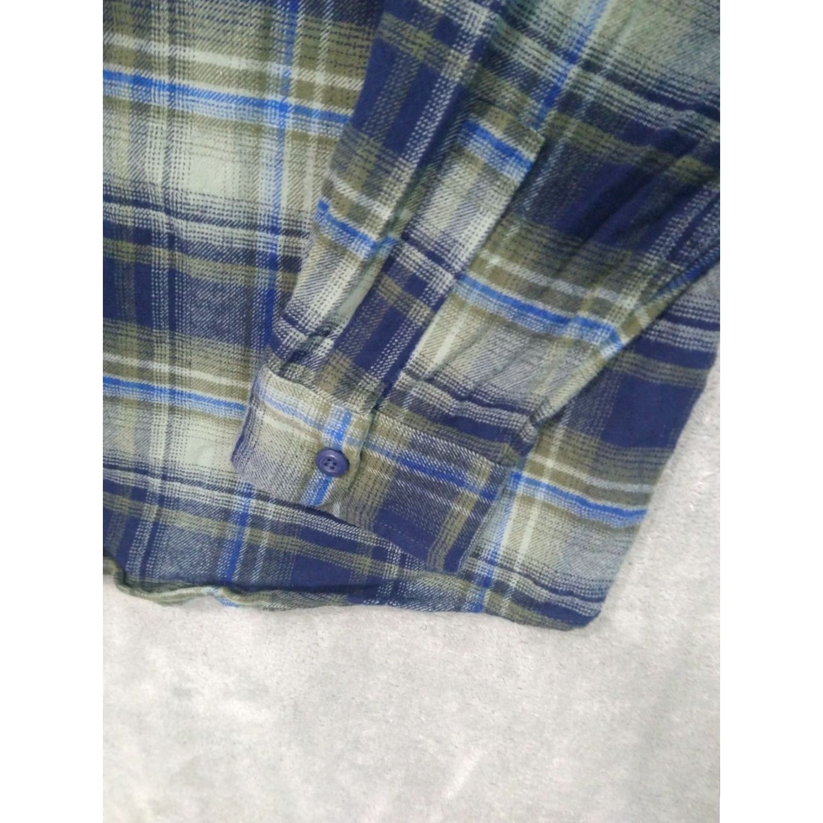 Under Armour Under Armour Shirt Mens XL Gray Blue Plaid Flannel Long Sleeve Button Up Casual Outdoor Pockets Mens XL Size US XL / EU 56 / 4 - 3 Thumbnail