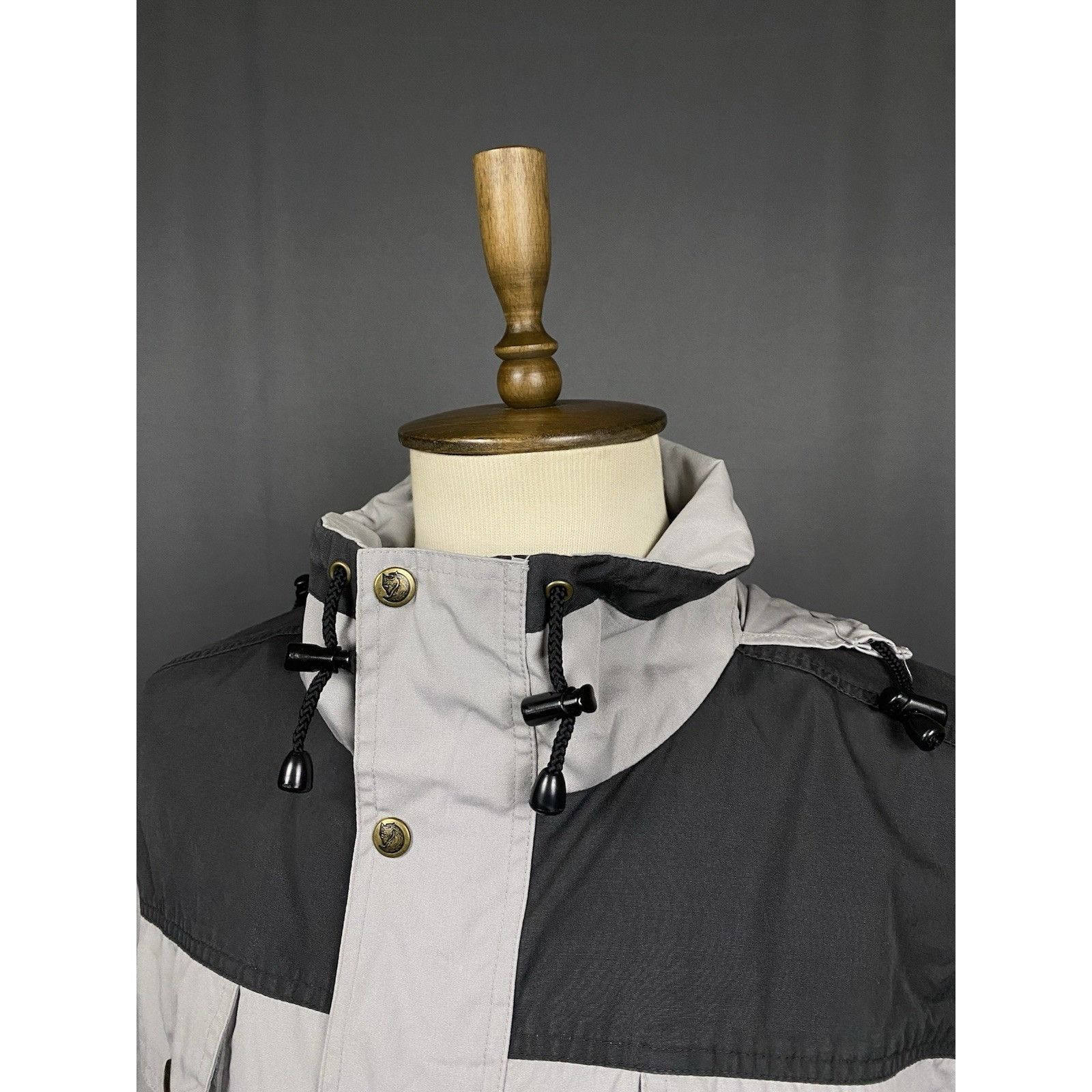 Fjallraven Fjallraven Men's Gray Multipocket Utility Hunting Windbreake Size US L / EU 52-54 / 3 - 5 Thumbnail