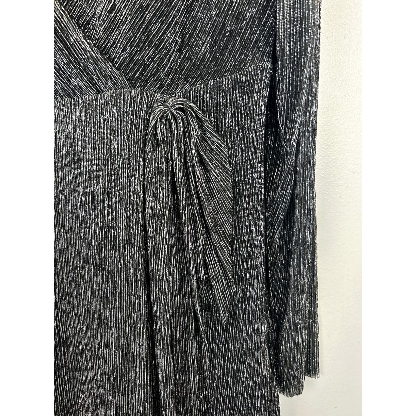 Vintage Serra Metallic Dress Women Medium Shift Long Sleeve V-Neck Knee Length Polyester Spandex Chiffon Party/Cocktail New Size M / US 6-8 / IT 42-44 - 3 Thumbnail