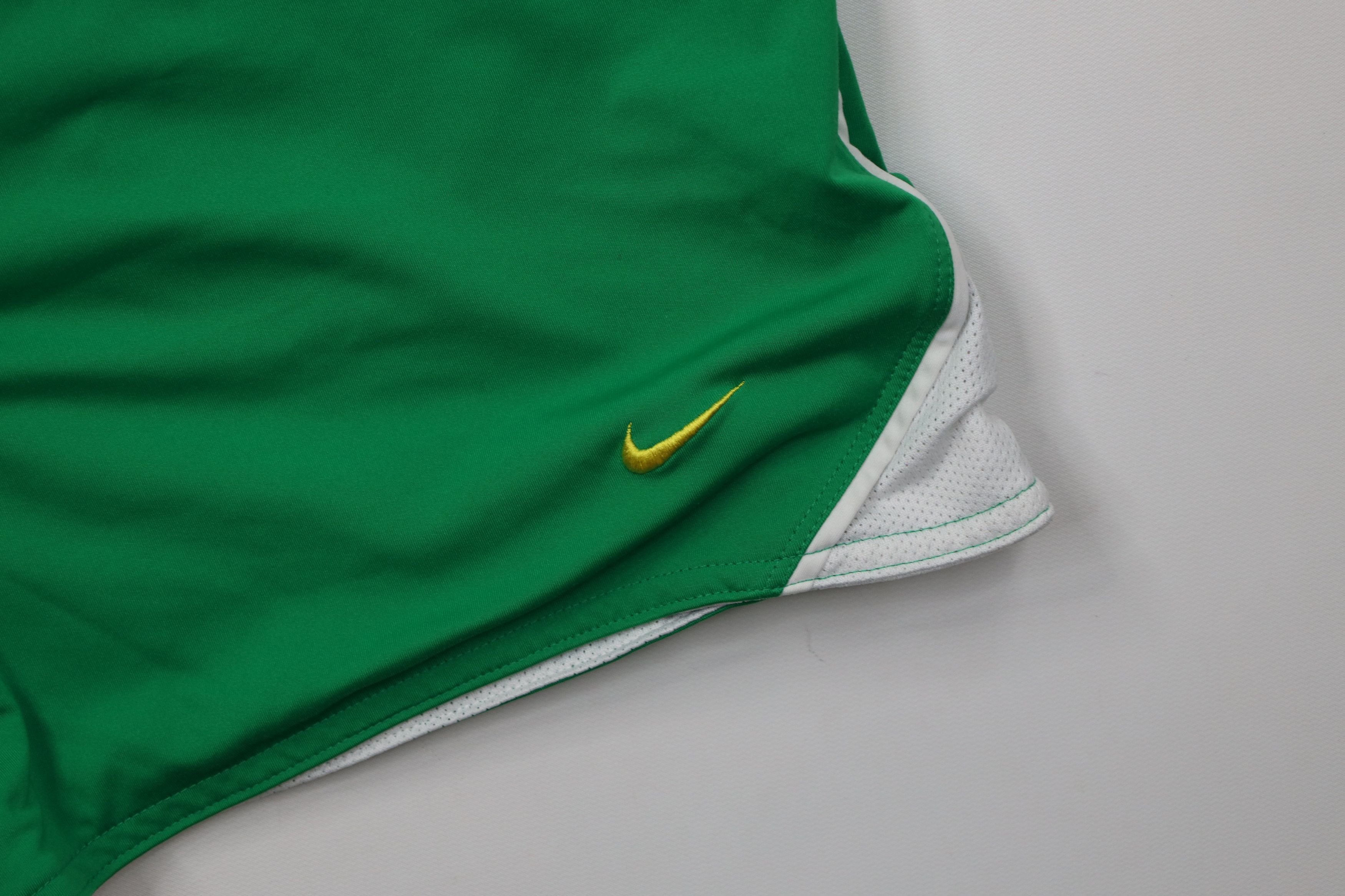 Nike Vintage Nike Swoosh Reversible Soccer Shorts Green White Size 33" - 4 Thumbnail