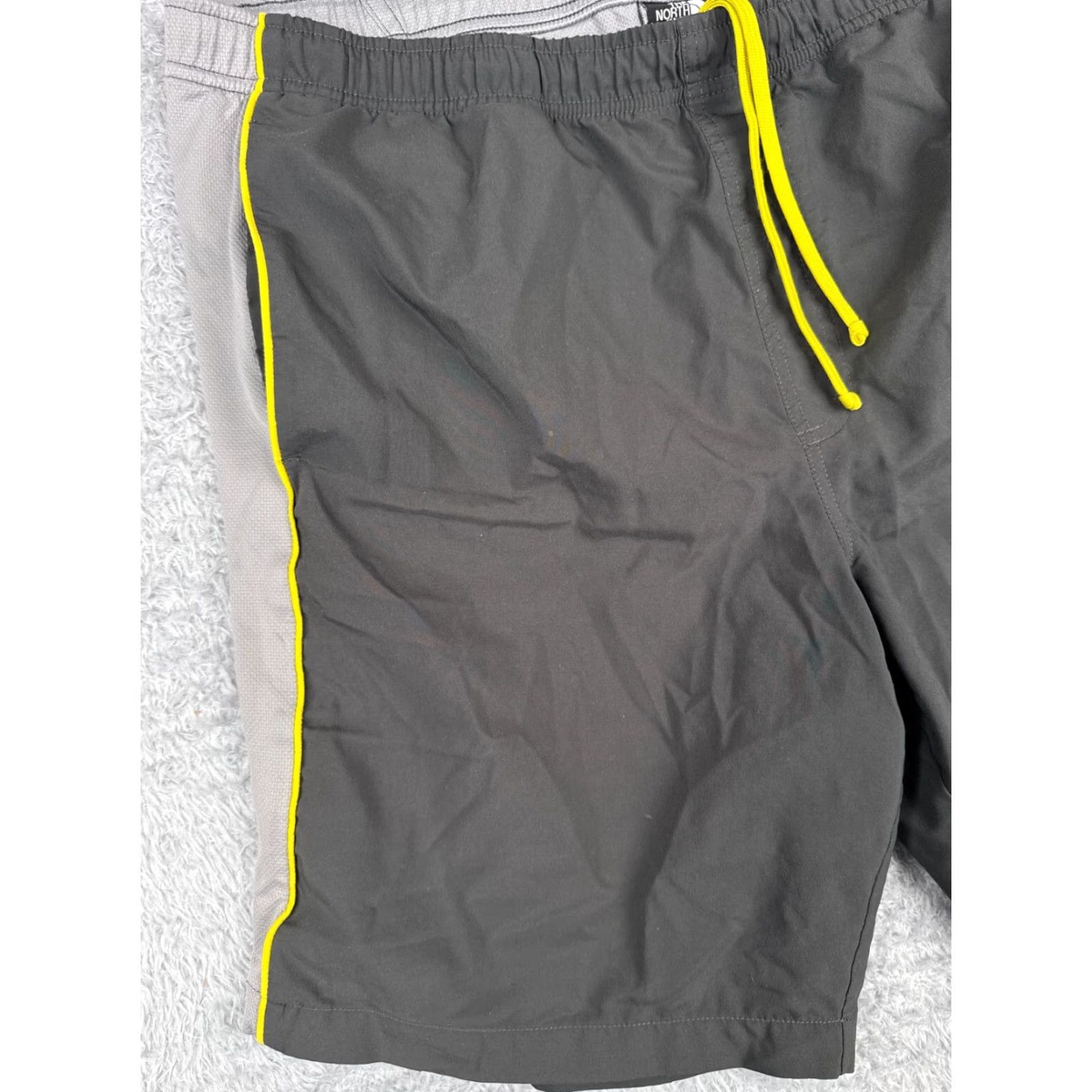 The North Face The North Face Shorts Men Large Gray Yellow 100% Polyester Run Gym Hike READ Size US 33 - 2 Thumbnail