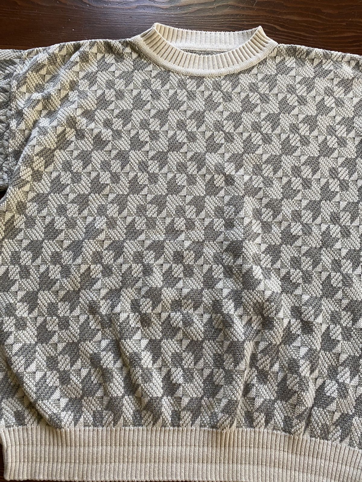 Vintage Vintage 90’s Geometric Pattern White & Grey Knit Sweater Size US M / EU 48-50 / 2 - 3 Thumbnail