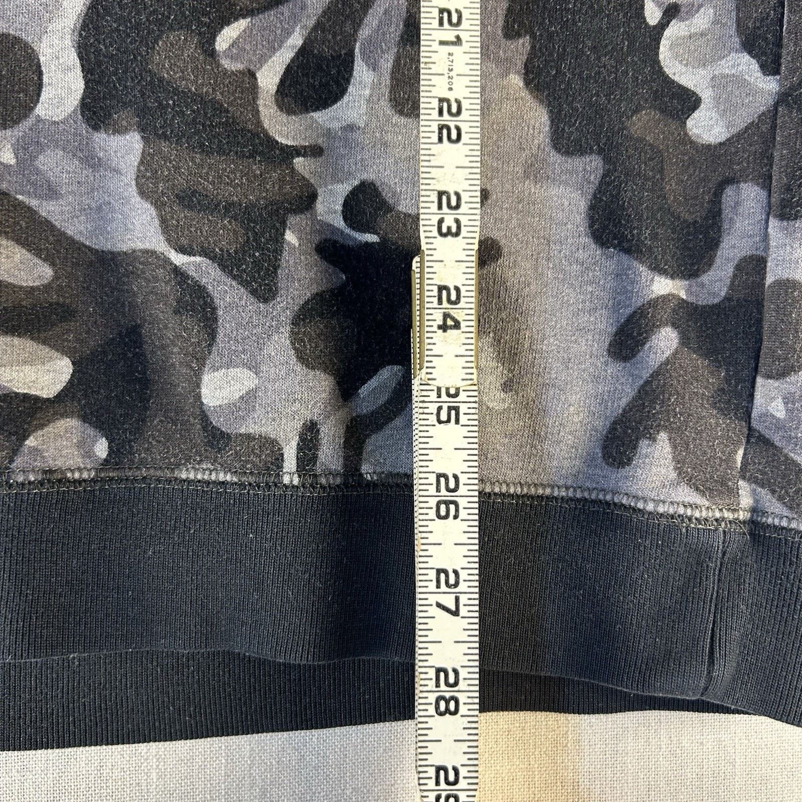 Nike Nike Women Sweatshirt Medium Gray Camo Scoop Neck Pullover Size M / US 6-8 / IT 42-44 - 8 Thumbnail