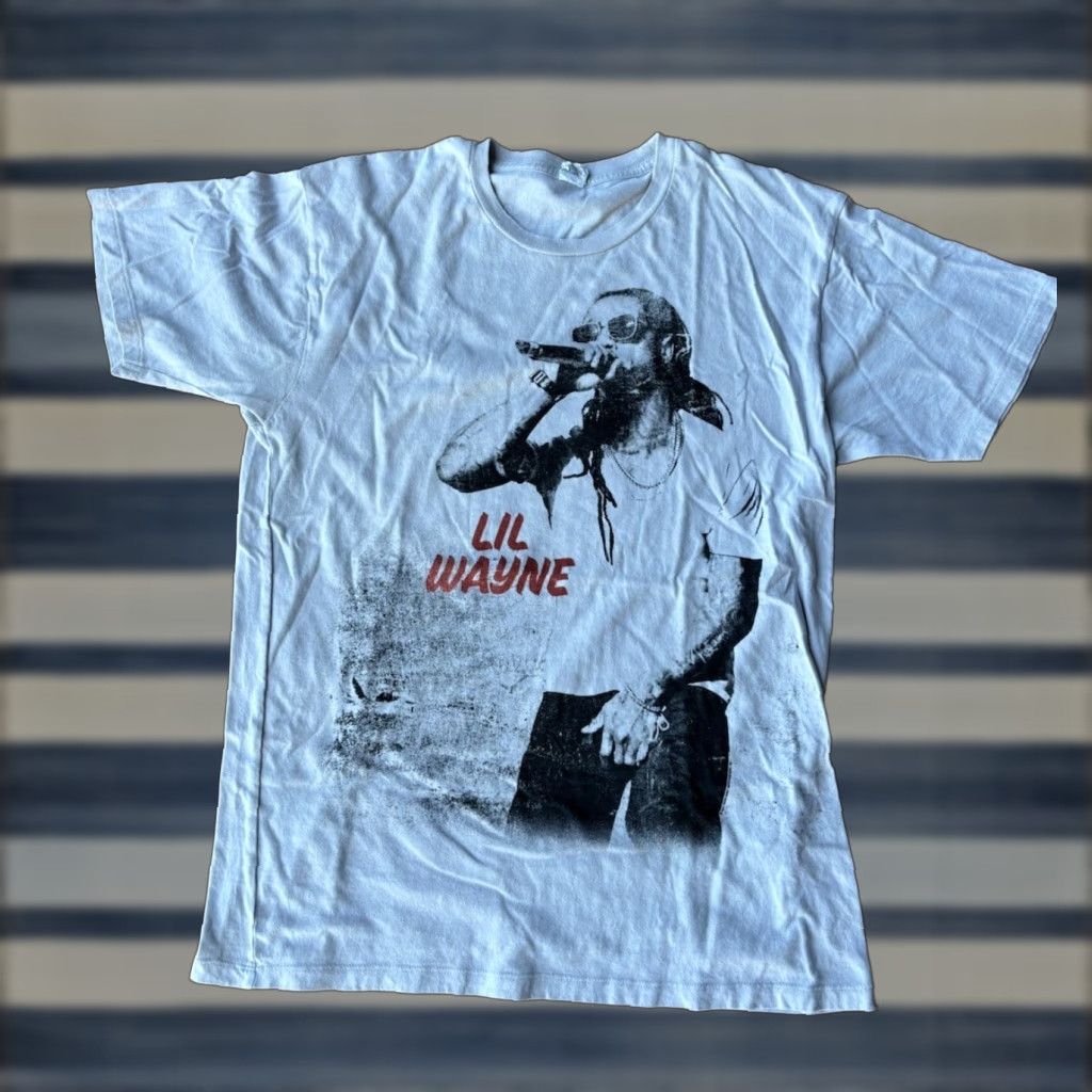 Vintage Lil Wayne 2011 Music Concert Tour T-Shirt Large Rap Tee Graphic Print Crew Neck Short Sleeve Gray Cotton Men Size US L / EU 52-54 / 3 - 1 Thumbnail