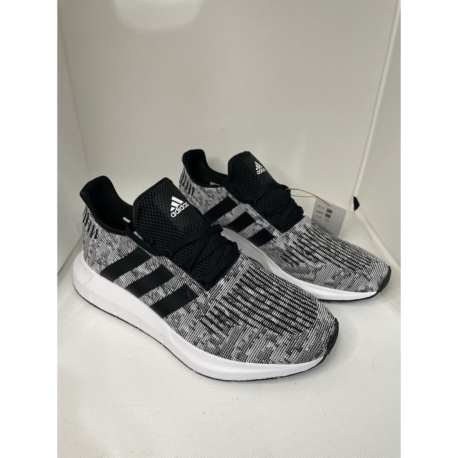 Adidas BNWT Adidas Swift Run 1.0 Black White - Mens 8.5 Size US 8 / EU 41 - 4 Thumbnail