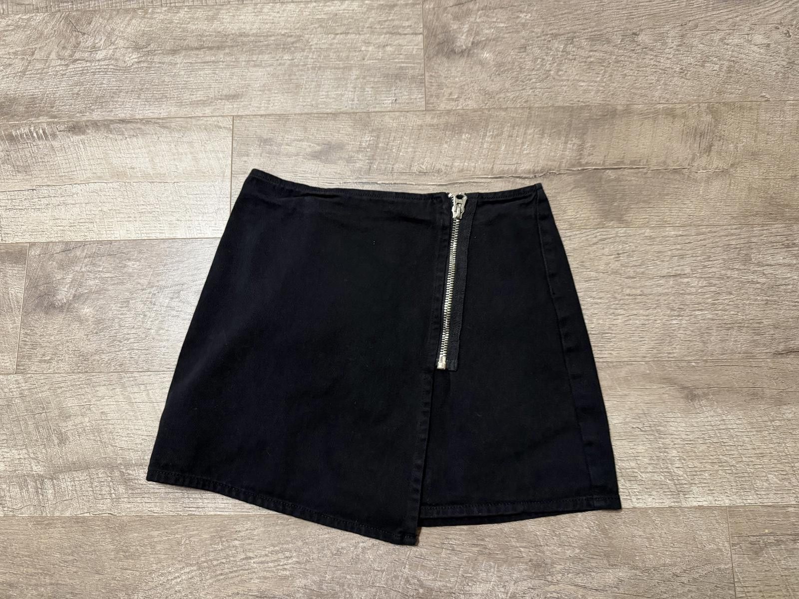 Pacsun Pacsun black asymmetrical zip-up wrap mini skirt Size 42" / US 20 - 1 Thumbnail