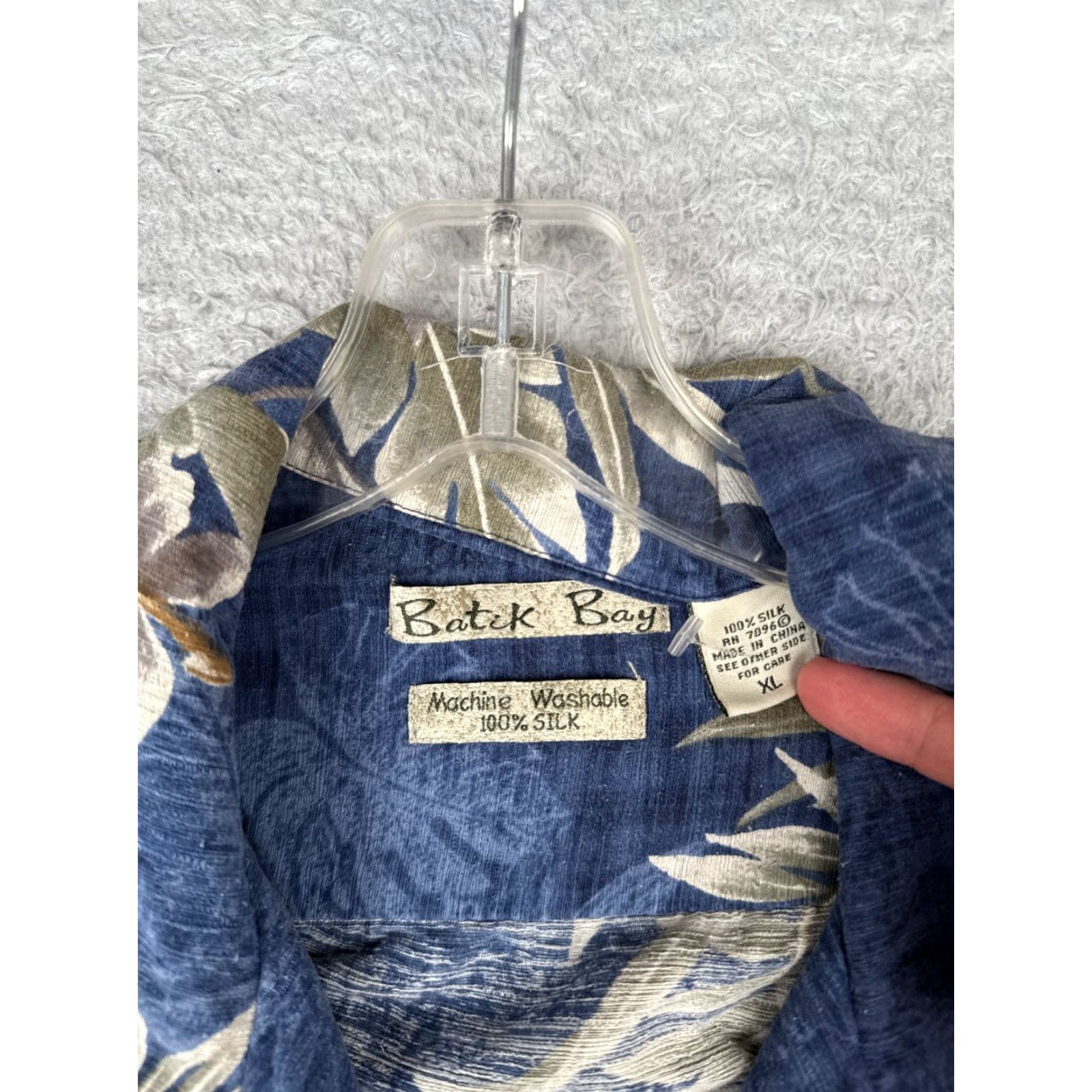 Vintage Batik Bay Shirt Men XL Blue Floral Silk Button-Up Hawaiian vacation resort Luau Aloha 100% Silk Batik Bay Mens Button-Up Shirt Size US XL / EU 56 / 4 - 7 Thumbnail
