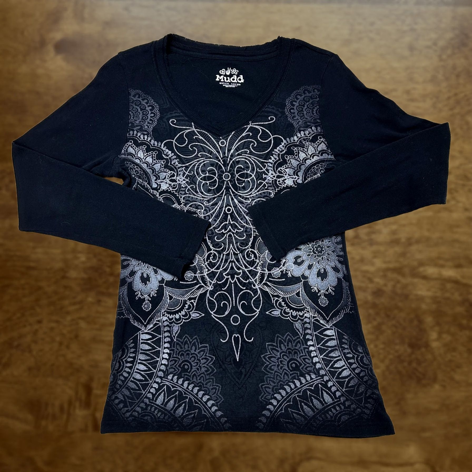 Vintage Y2K Mudd Shirt XL Black Floral Scroll Graphic V Neck Long Sleeve Top Size XL / US 12-14 / IT 48-50 - 1 Thumbnail