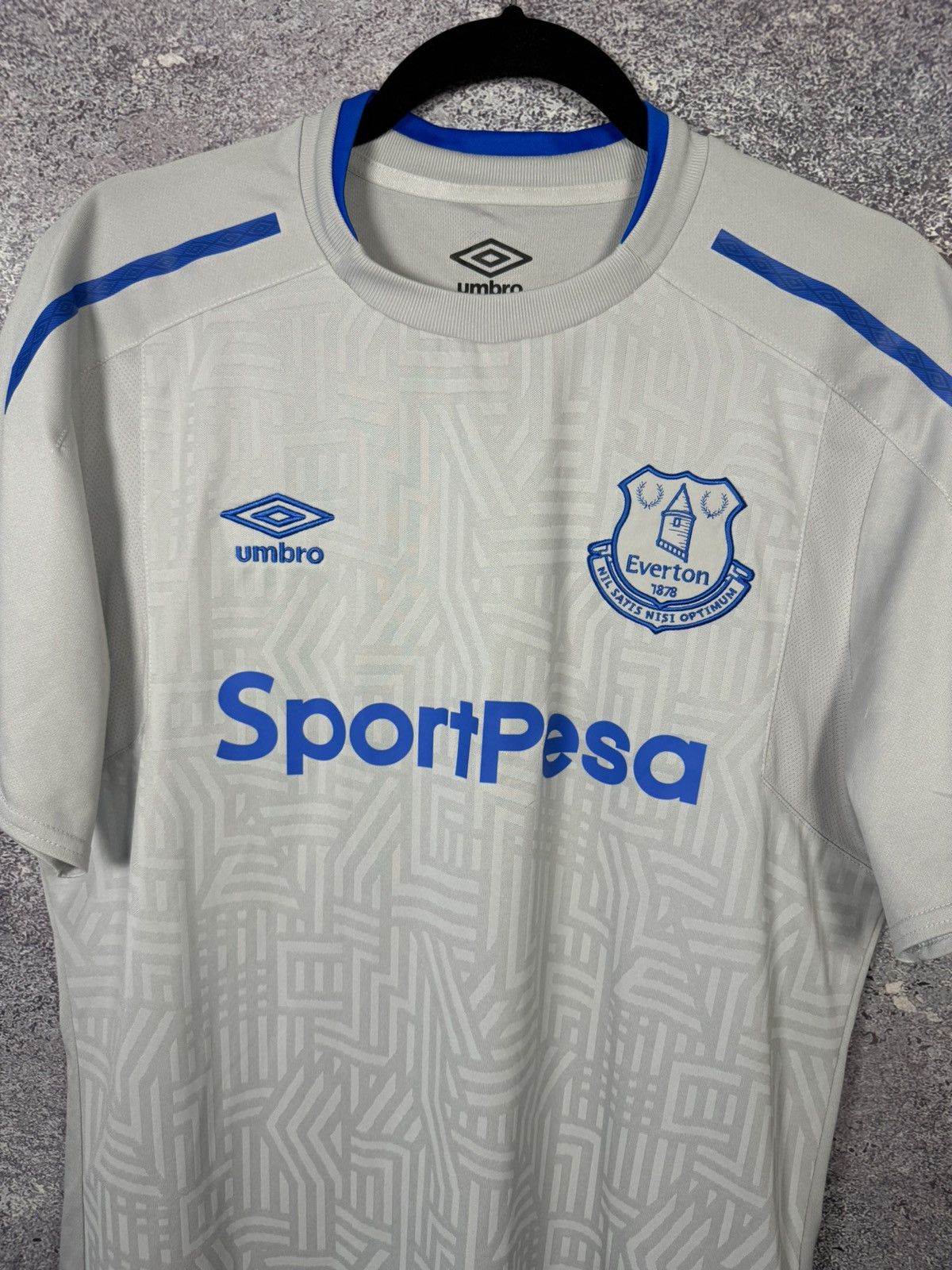 Umbro Vintage Everton 2017/18 Away Umbro Soccer Jersey Size US L / EU 52-54 / 3 - 4 Thumbnail
