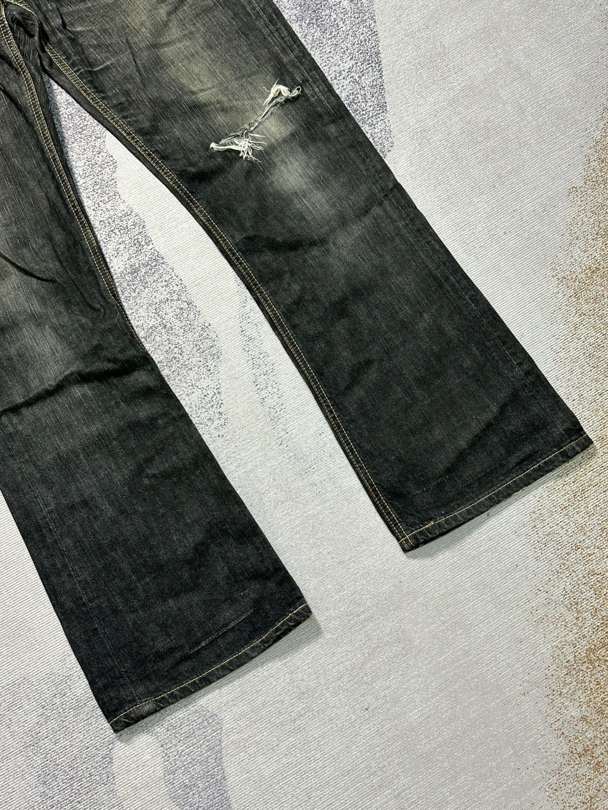 Undercover × Uniqlo 2000s Edwin 512 Flare Distressed Washed Denim Size US 32 / EU 48 - 4 Thumbnail
