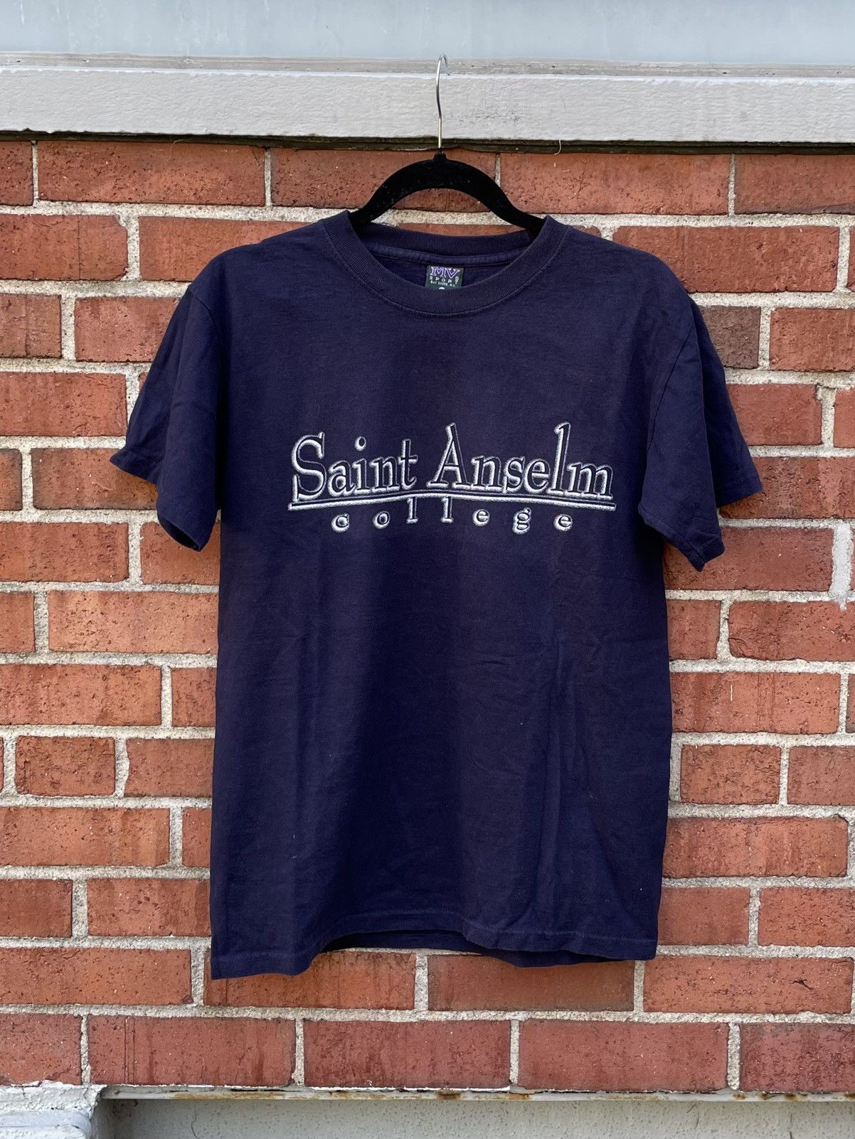 Vintage Vintage 90s MV Sport Saint Anselm College T Shirt Size US M / EU 48-50 / 2 - 1 Thumbnail