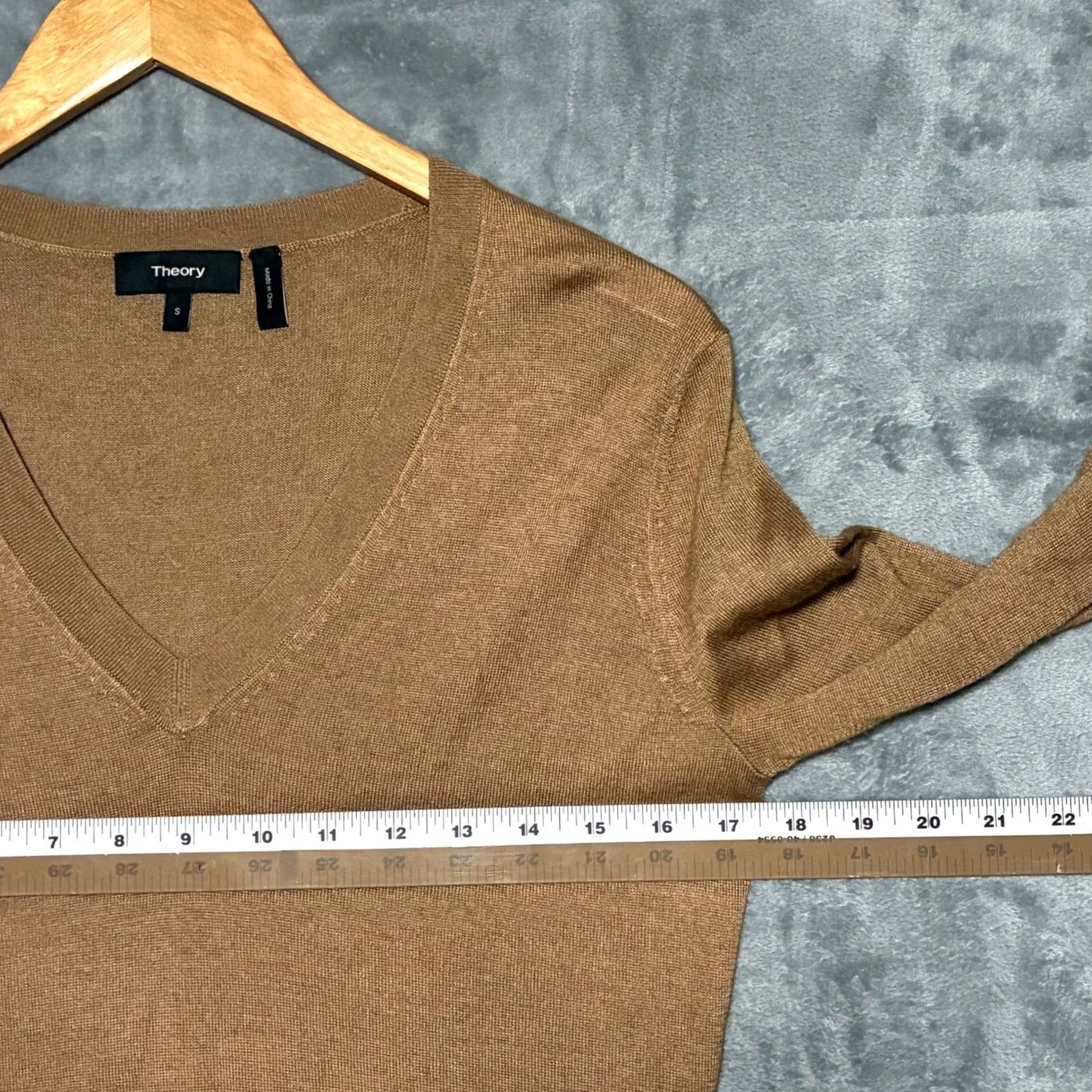 Theory EUC Theory Silk Cashmere V-Neck Pullover Sweater Womens S Camel Brown Size S / US 4 / IT 40 - 7 Thumbnail