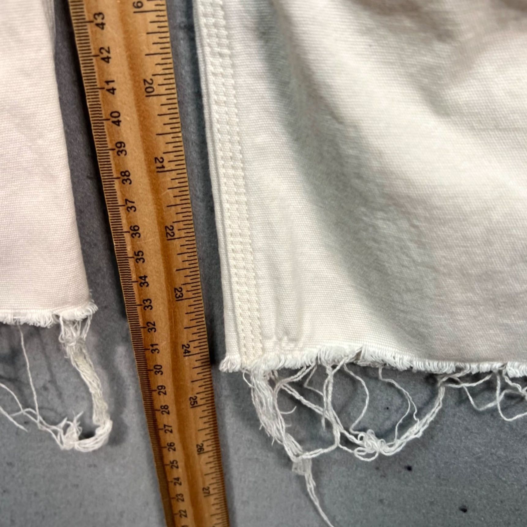 Carhartt VINTAGE Carhartt Relaxed Fit Pants Mens 36 x 25 Off-White Cotton Blend Frayed Hem Work Pants Size US 36 / EU 52 - 7 Thumbnail
