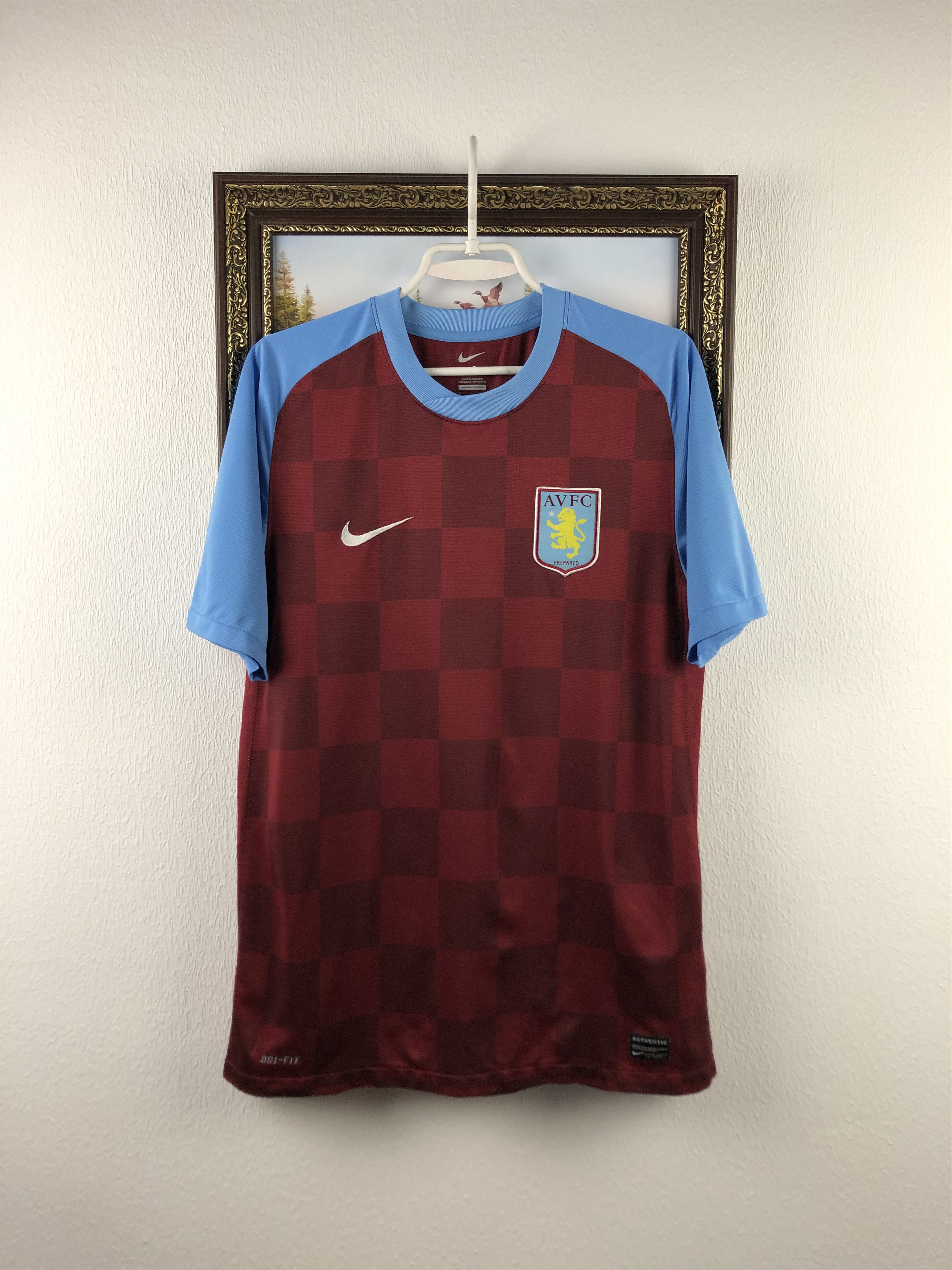 Nike Aston Villa football shirt 2011 Soccer #2 Hutton Nike Jersey Size US M / EU 48-50 / 2 - 4 Thumbnail