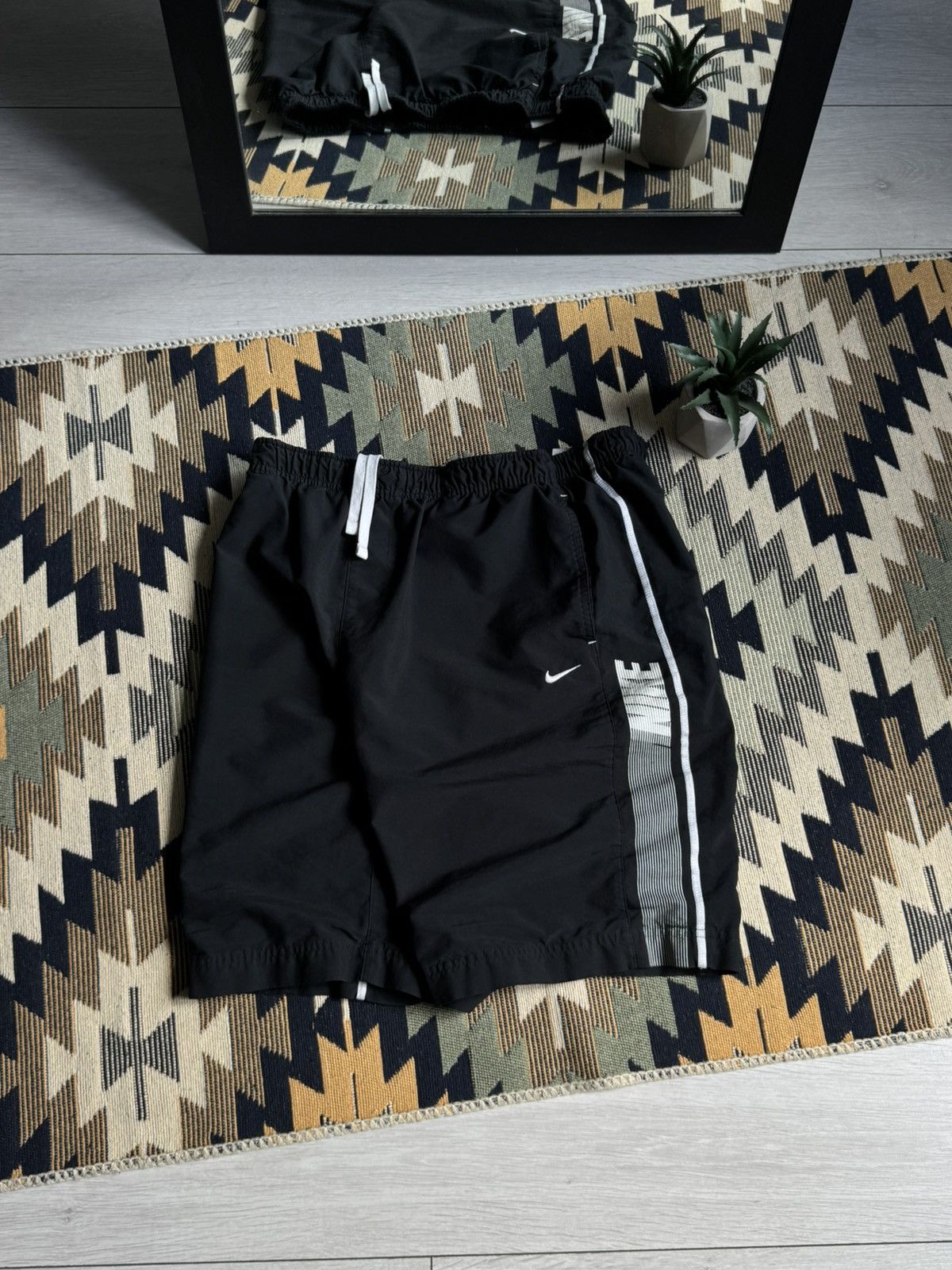 Nike Vintage Nike Nylon Logo Y2K Shorts Size US 36 / EU 52 - 1 Thumbnail