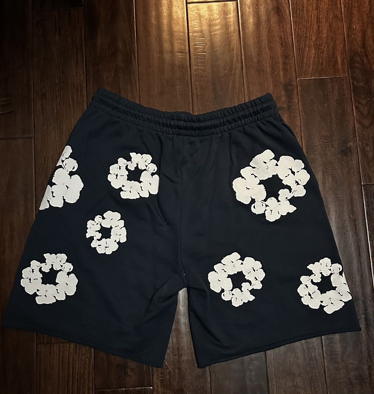 Designer Denim Tears-The Cotton Wreath Shorts navy Size US 40 / EU 56 - 2 Thumbnail