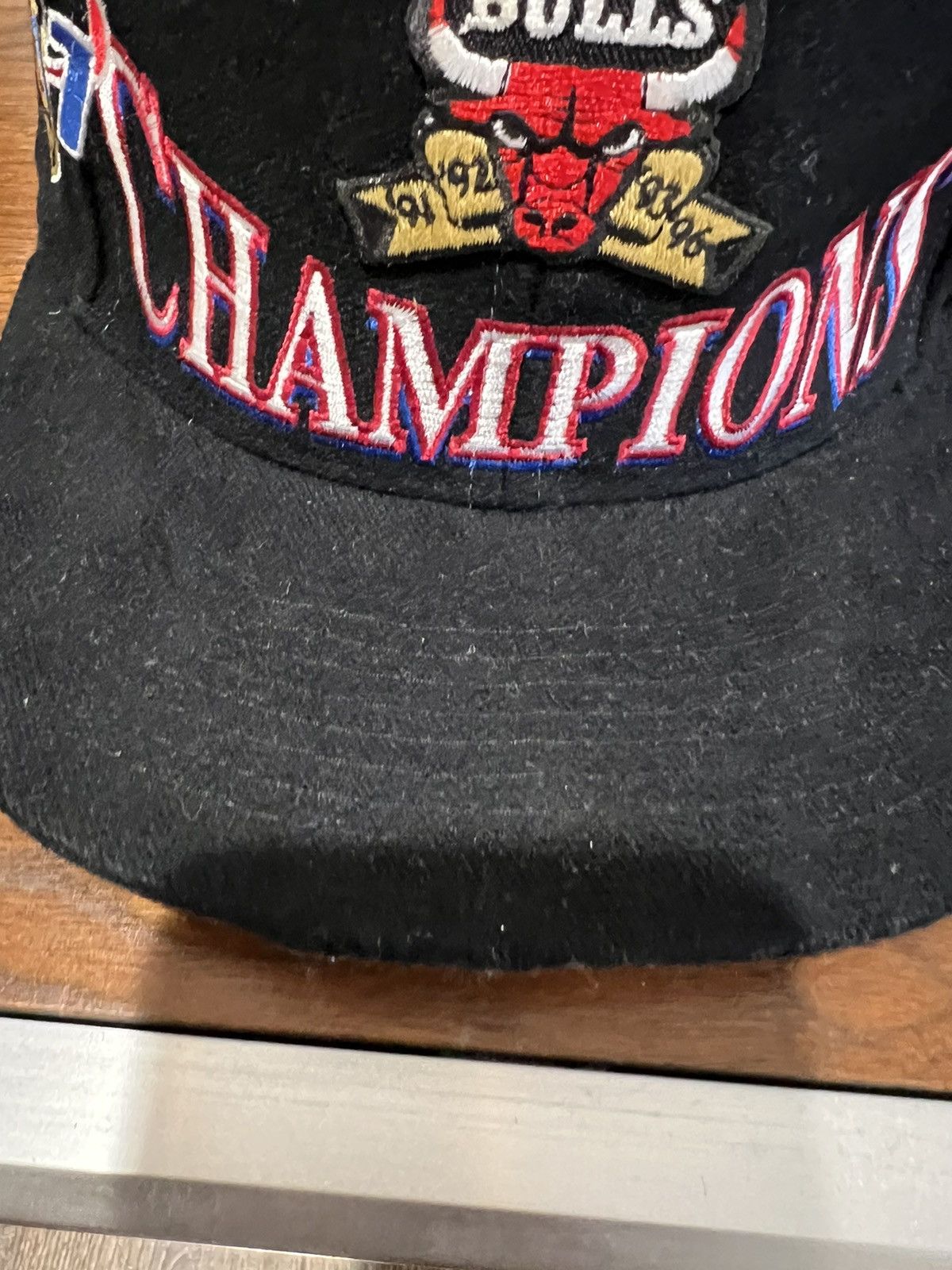 Logo Athletic × NBA × Vintage Vintage 1997 Chicago Bulls NBA Champions Logo Atheltics Hat Size ONE SIZE - 8 Thumbnail