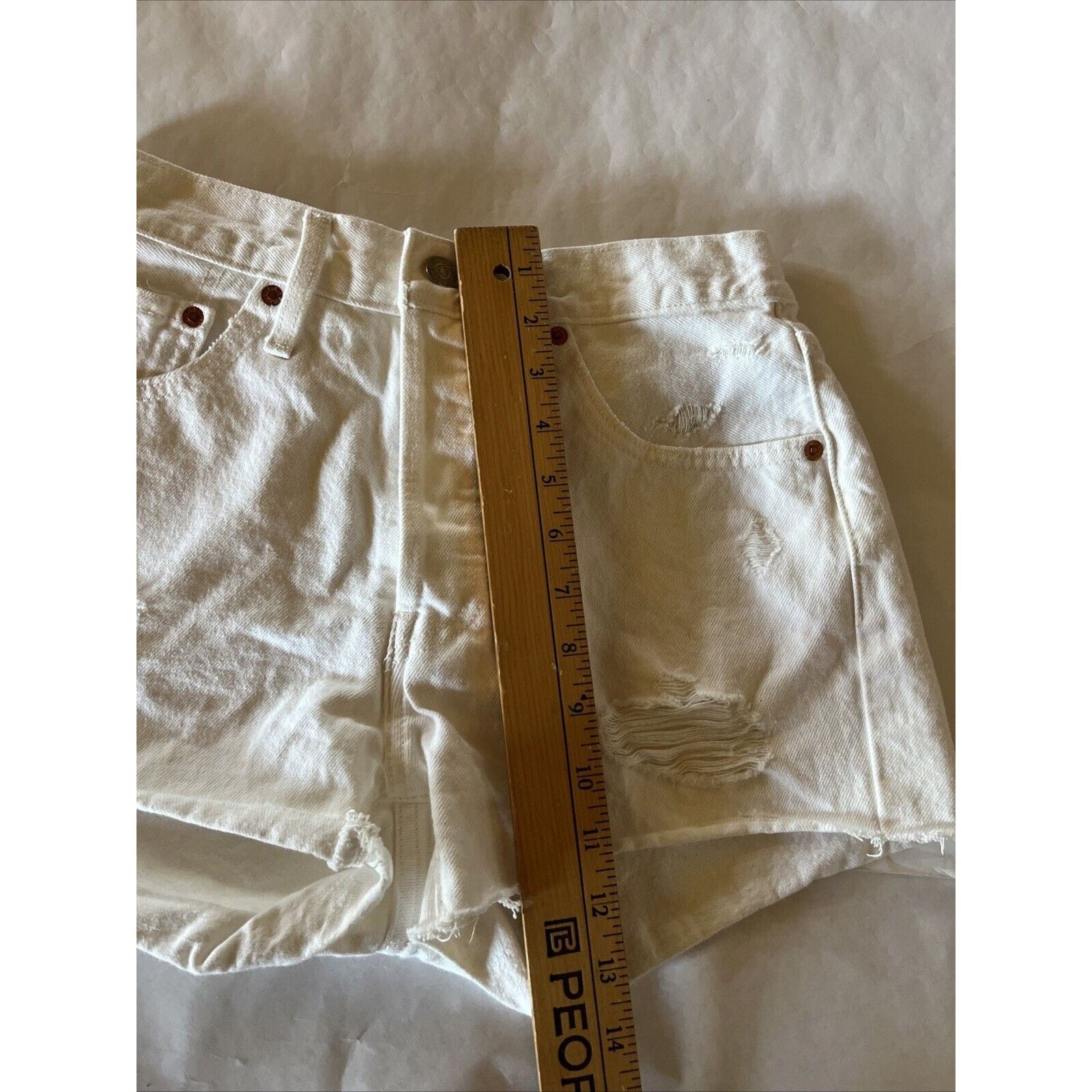 Levi's Levi's Shorts Womens 26 White 501 Jean Denim 28x3 Button Fly Size 28" / US 6 / IT 42 - 8 Thumbnail